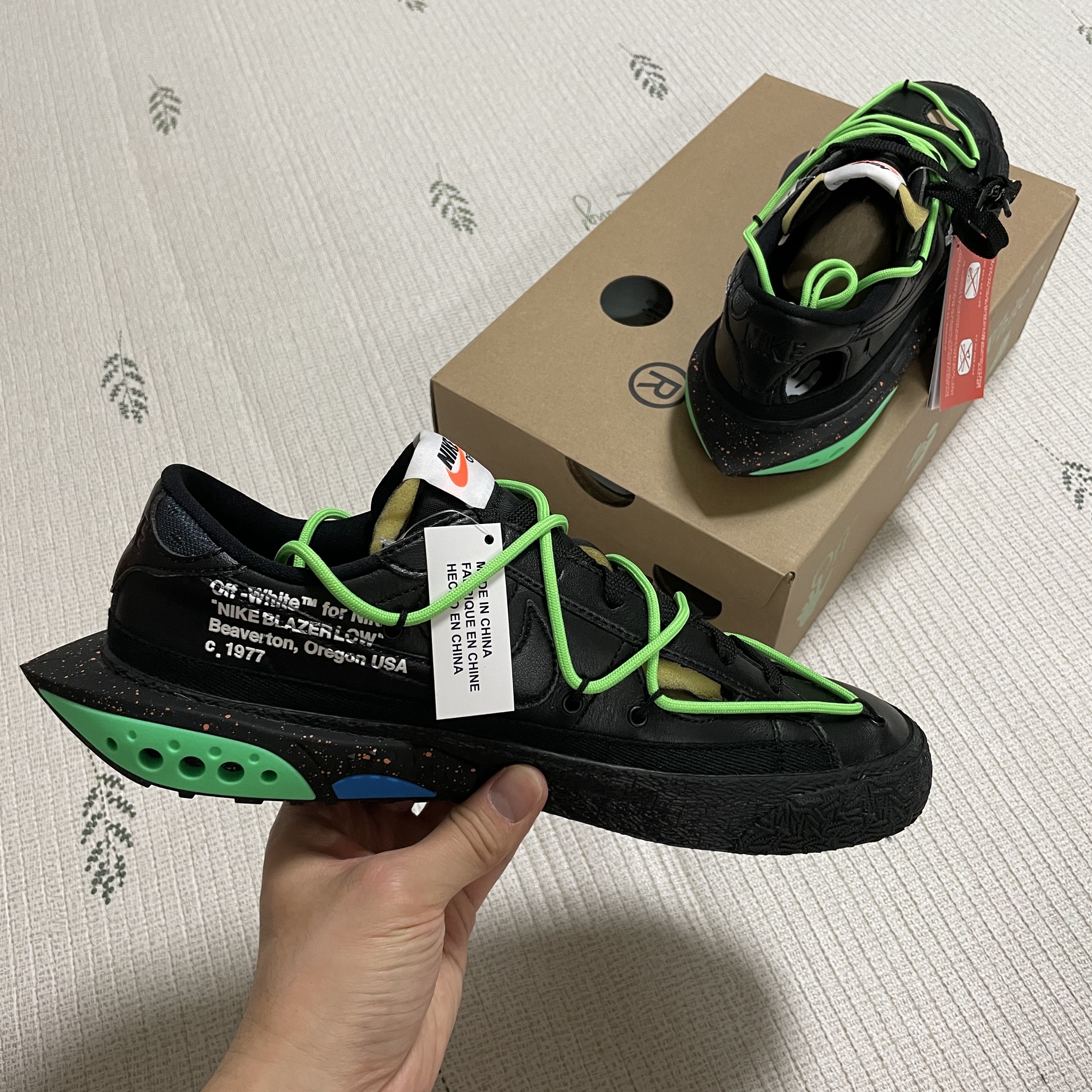 Nike x Off-White Blazer Low '77 Black and Electro Green 착용 스타일 - 1