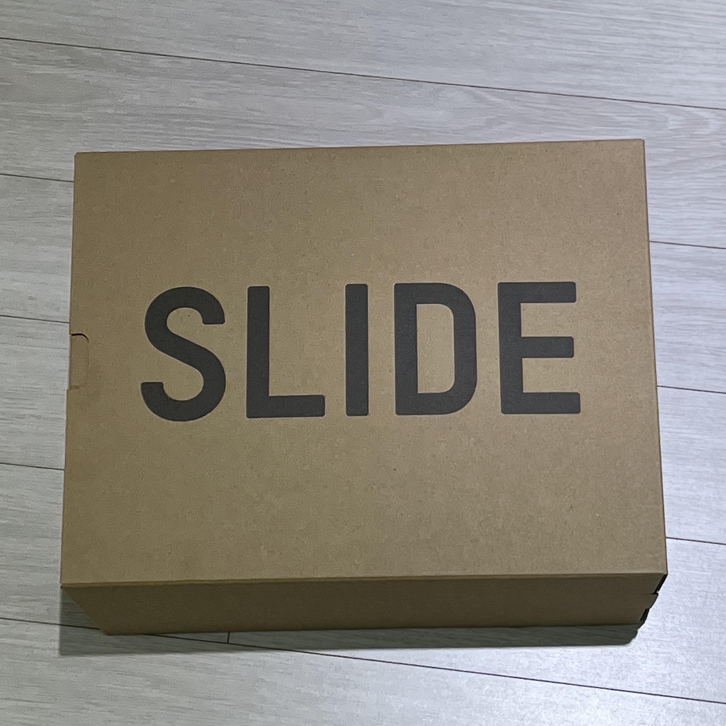Adidas Yeezy Slide Bone 2022/2023 착용 스타일 - 1