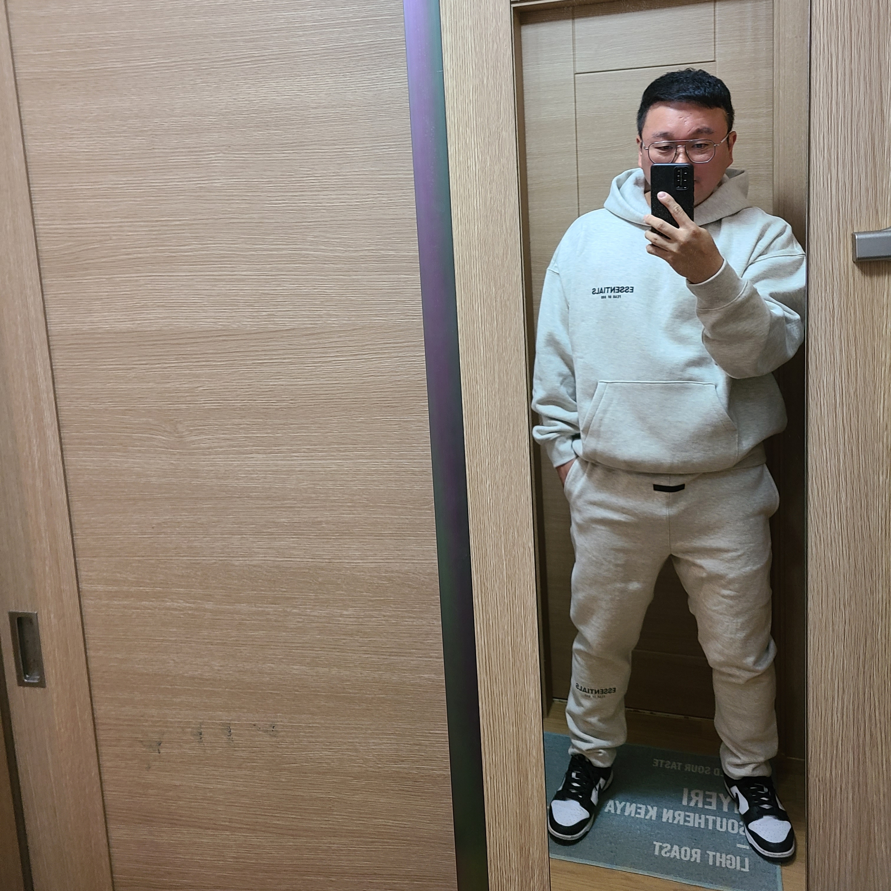 Essentials The Core Collection Hoodie Light Oatmeal, Nike Dunk Low Retro Black 착용 스타일