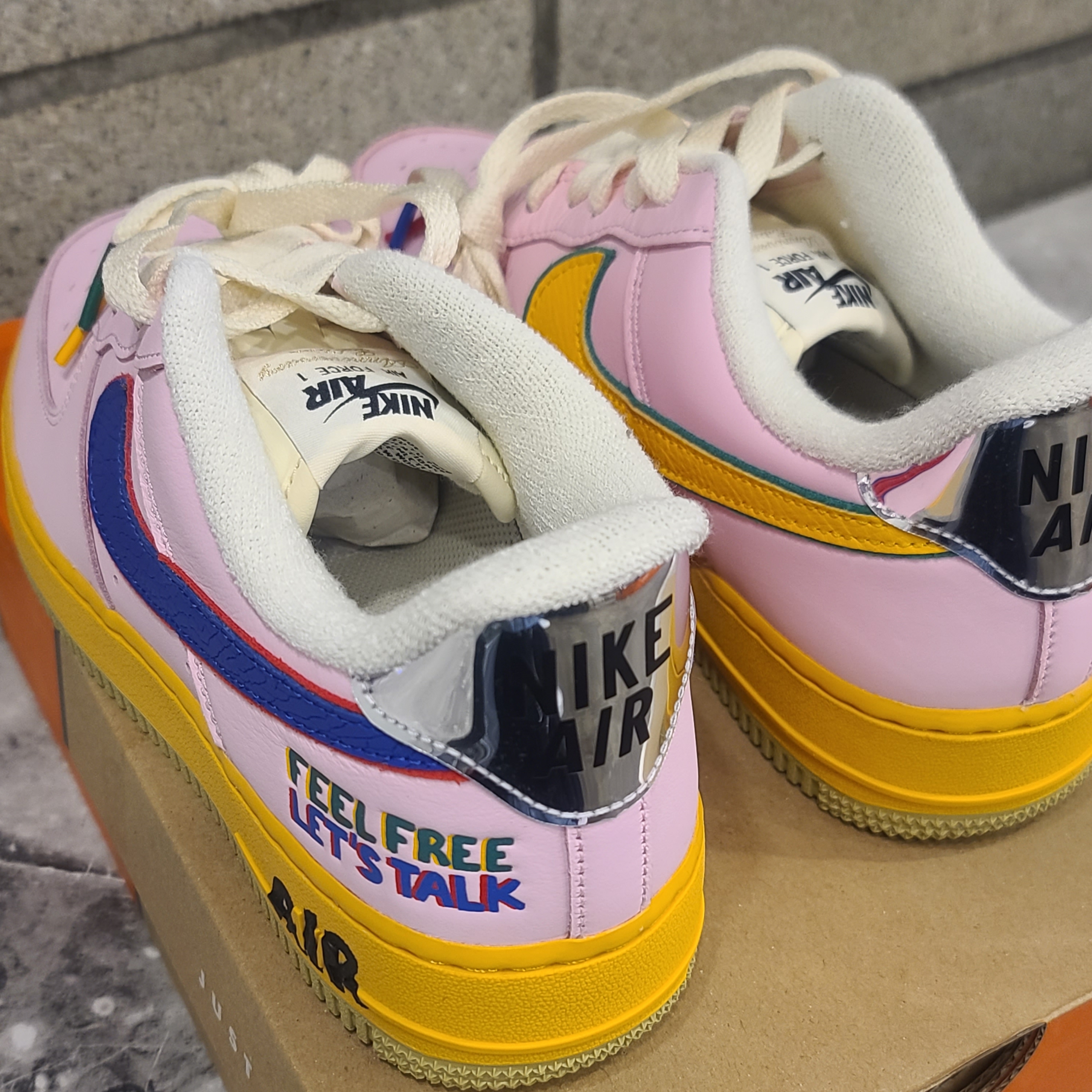 Nike Air Force 1 '07 Pink Tan 착용 스타일 - 4
