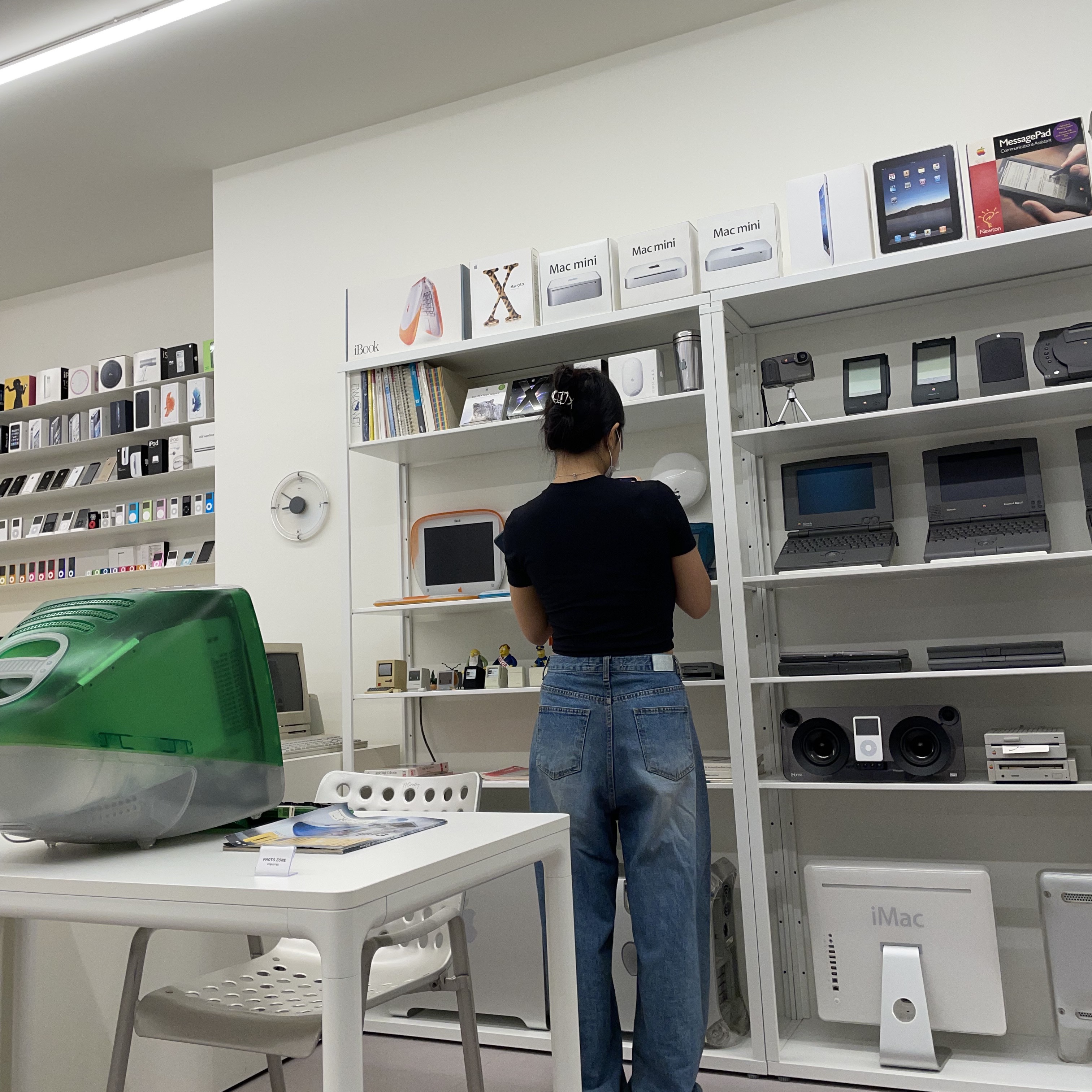 Jordan 1 Retro High OG CO.JP Midnight Navy, Apple 2022 MacBook Air 13 M2 512GB SSD / 8GB RAM Midnight (Korean Ver.) 착용 스타일 - 4