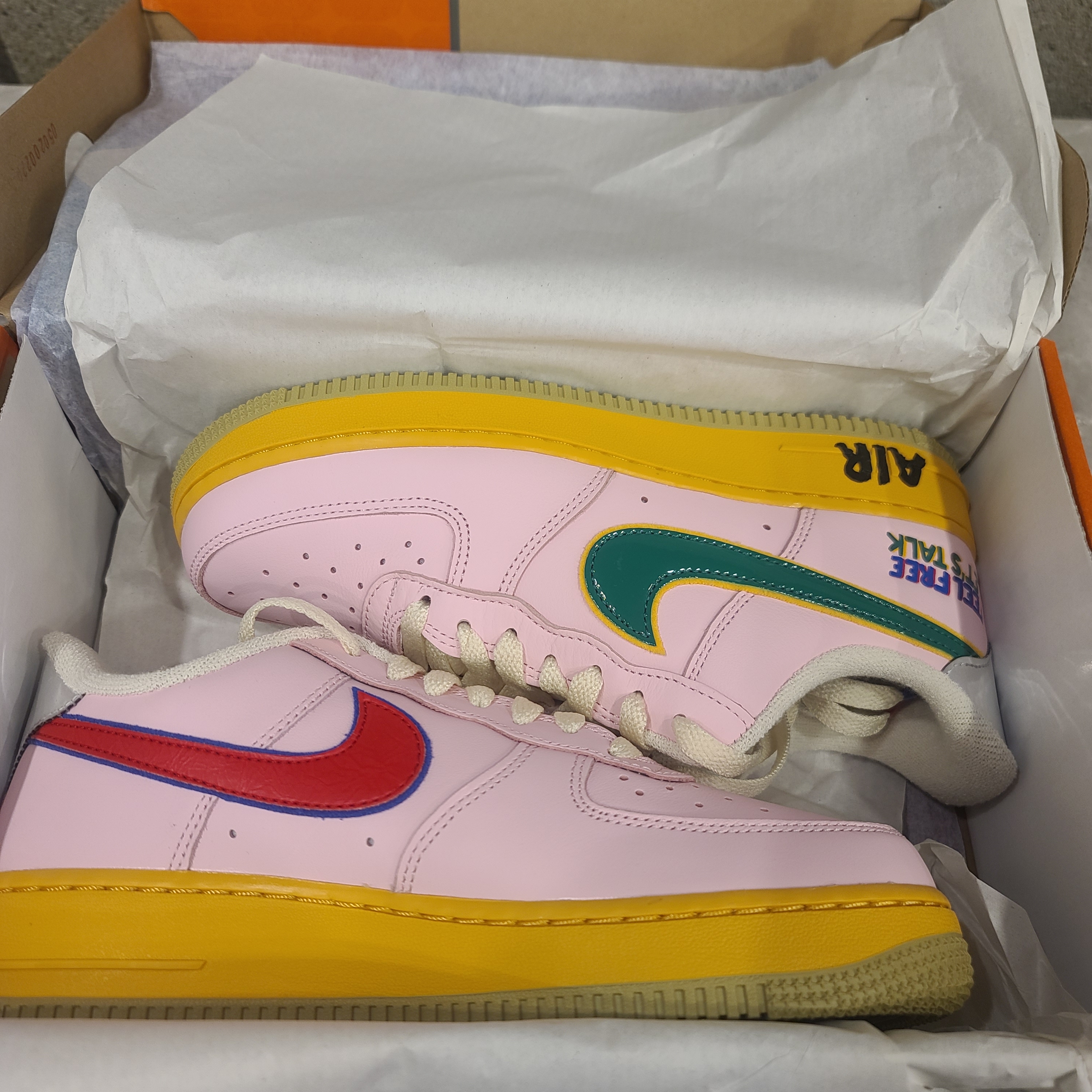 Nike Air Force 1 '07 Pink Tan 착용 스타일 - 2