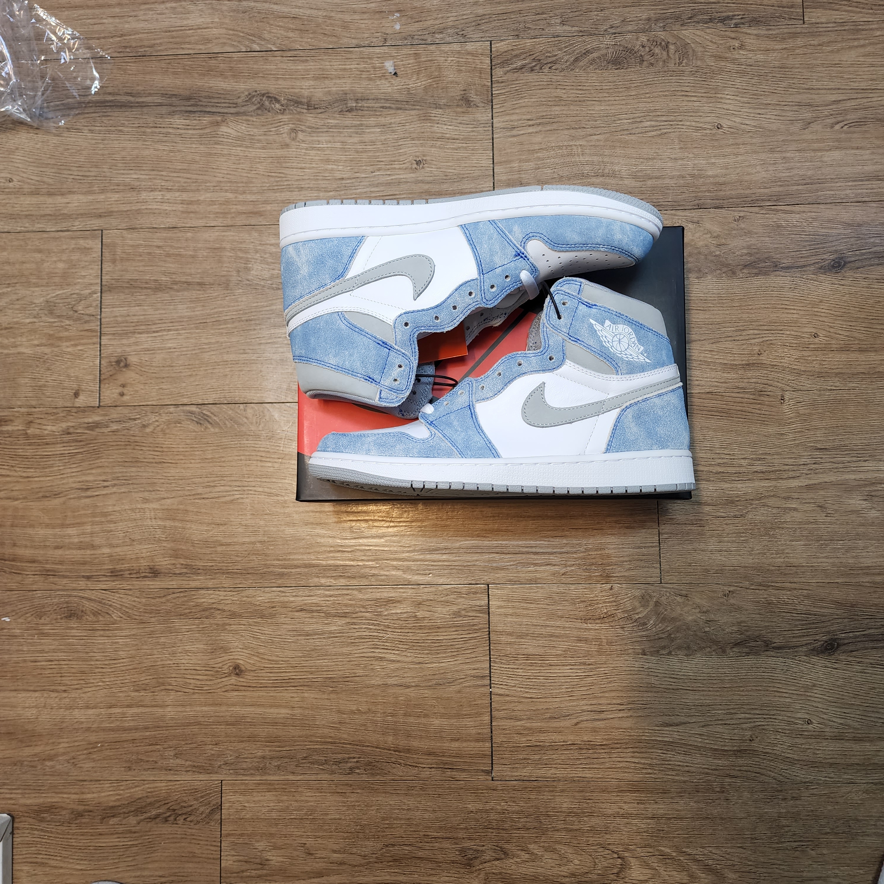 Jordan 1 Retro High OG Hyper Royal 착용 스타일