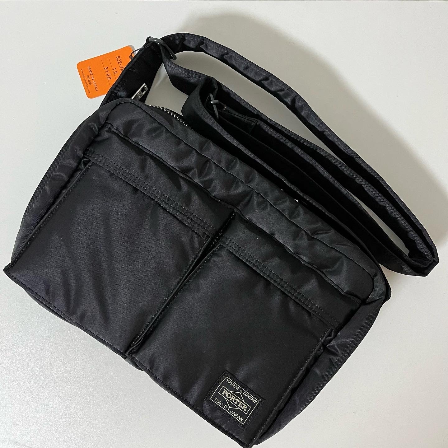 Porter Tanker Shoulder Bag S Black 착용 스타일 - 1