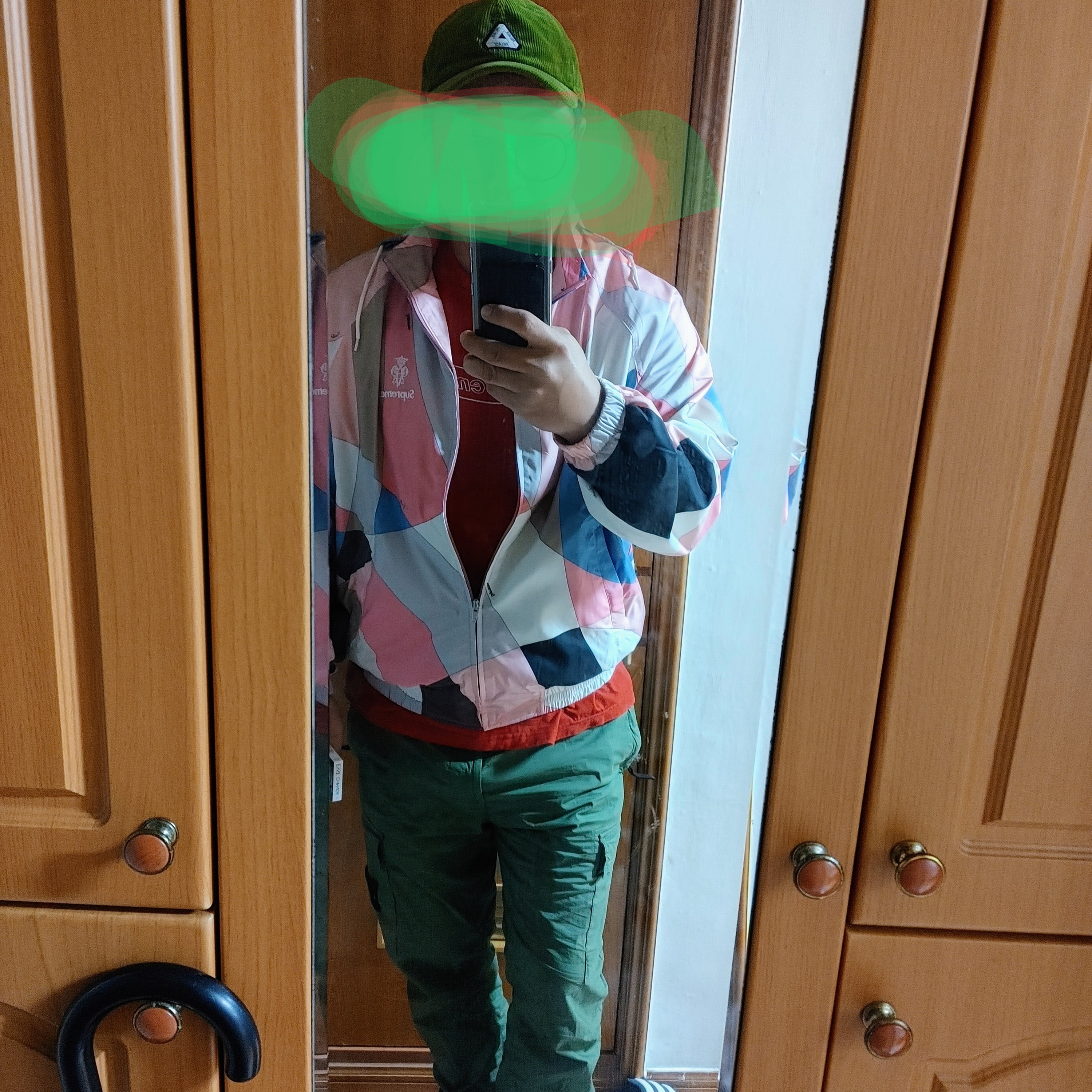 Supreme x Emilio Pucci Sport Jacket Dusty Pink - 21SS, Supreme x Kaws Chalk Logo T-Shirt Red - 21SS 착용 스타일