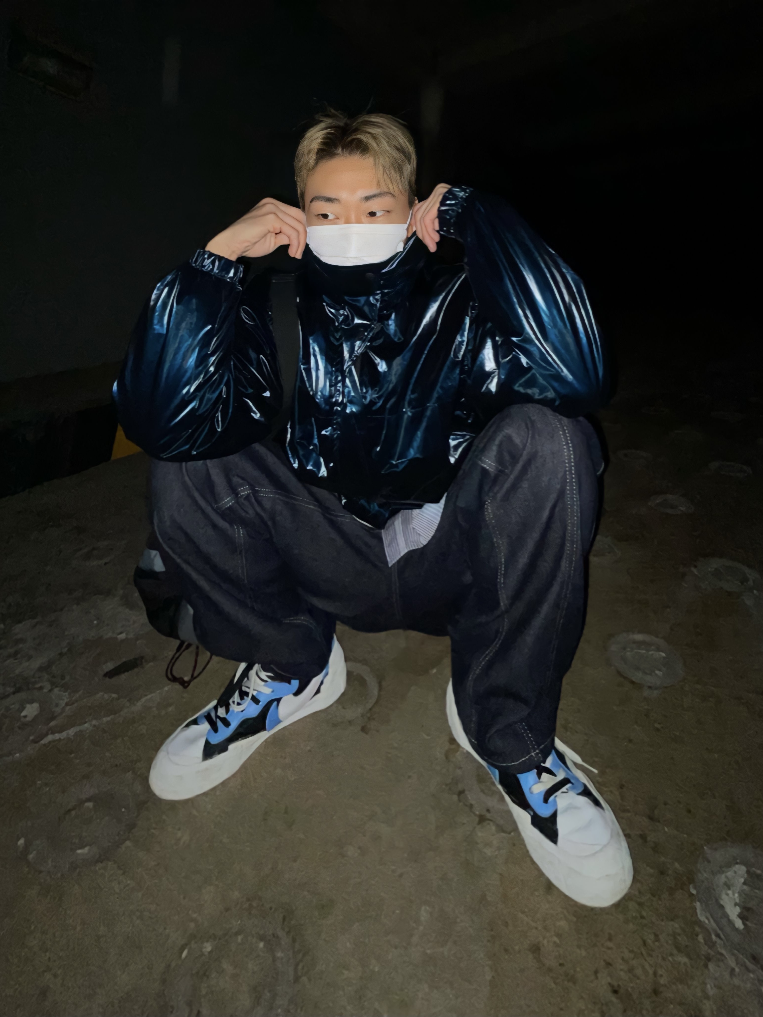Nike x Sacai Blazer Mid White Black Legend Blue 착용 스타일 - 1