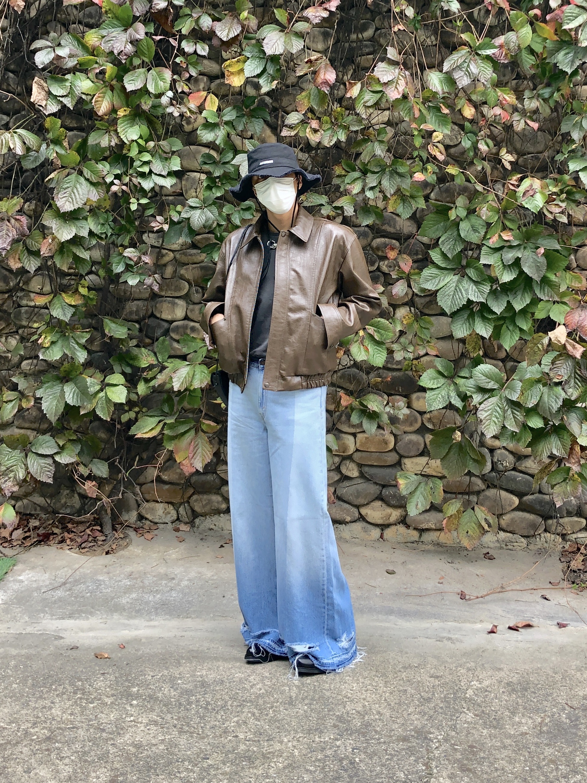 Our Legacy Cuban Boot Black, Jacquemus Le Bob Artichaut Bucket Hat Black 착용 스타일 - 3