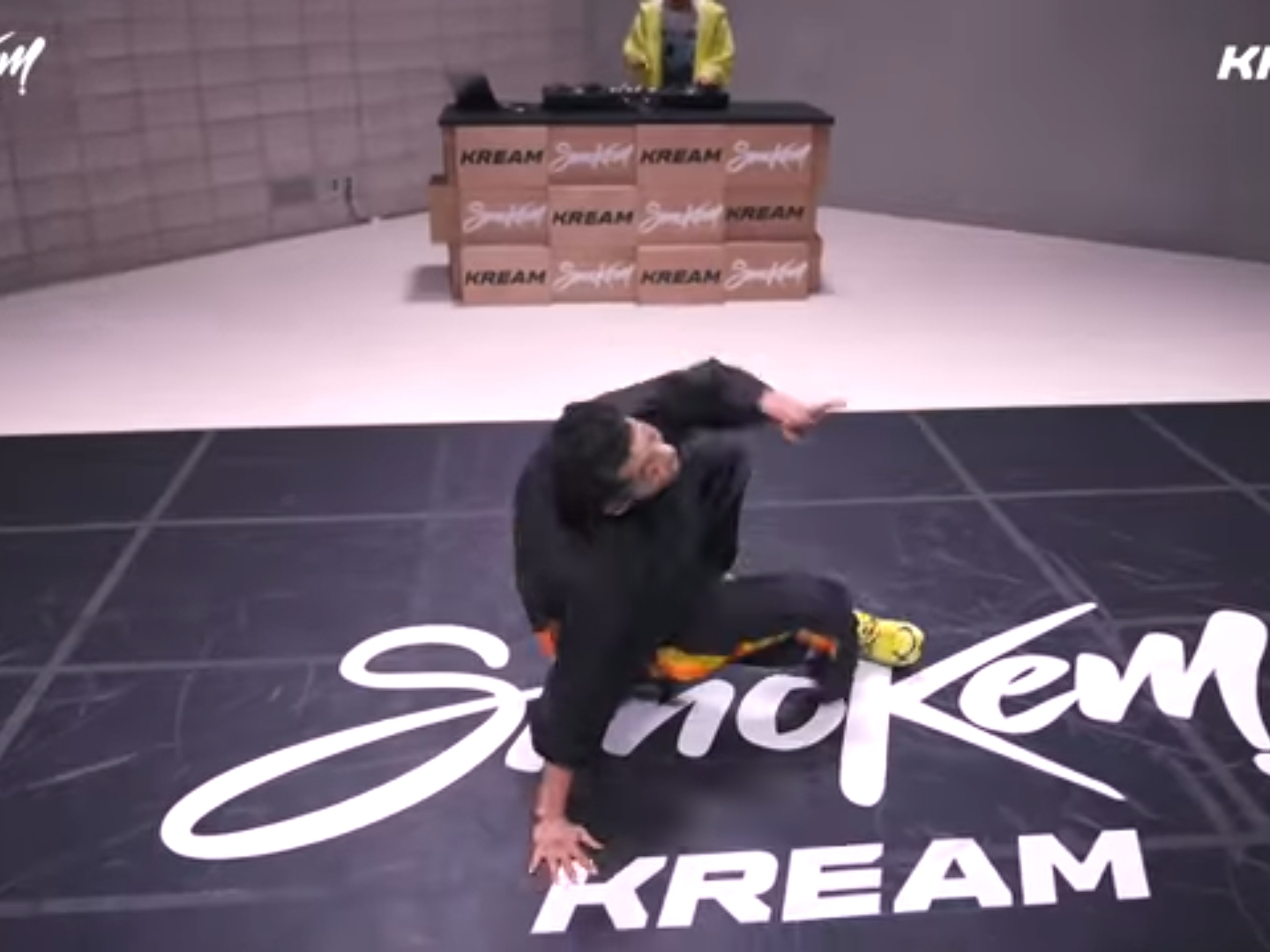 Supreme x Nike Arc Corduroy Hooded Jacket Black - 22SS 착용 스타일 - 2