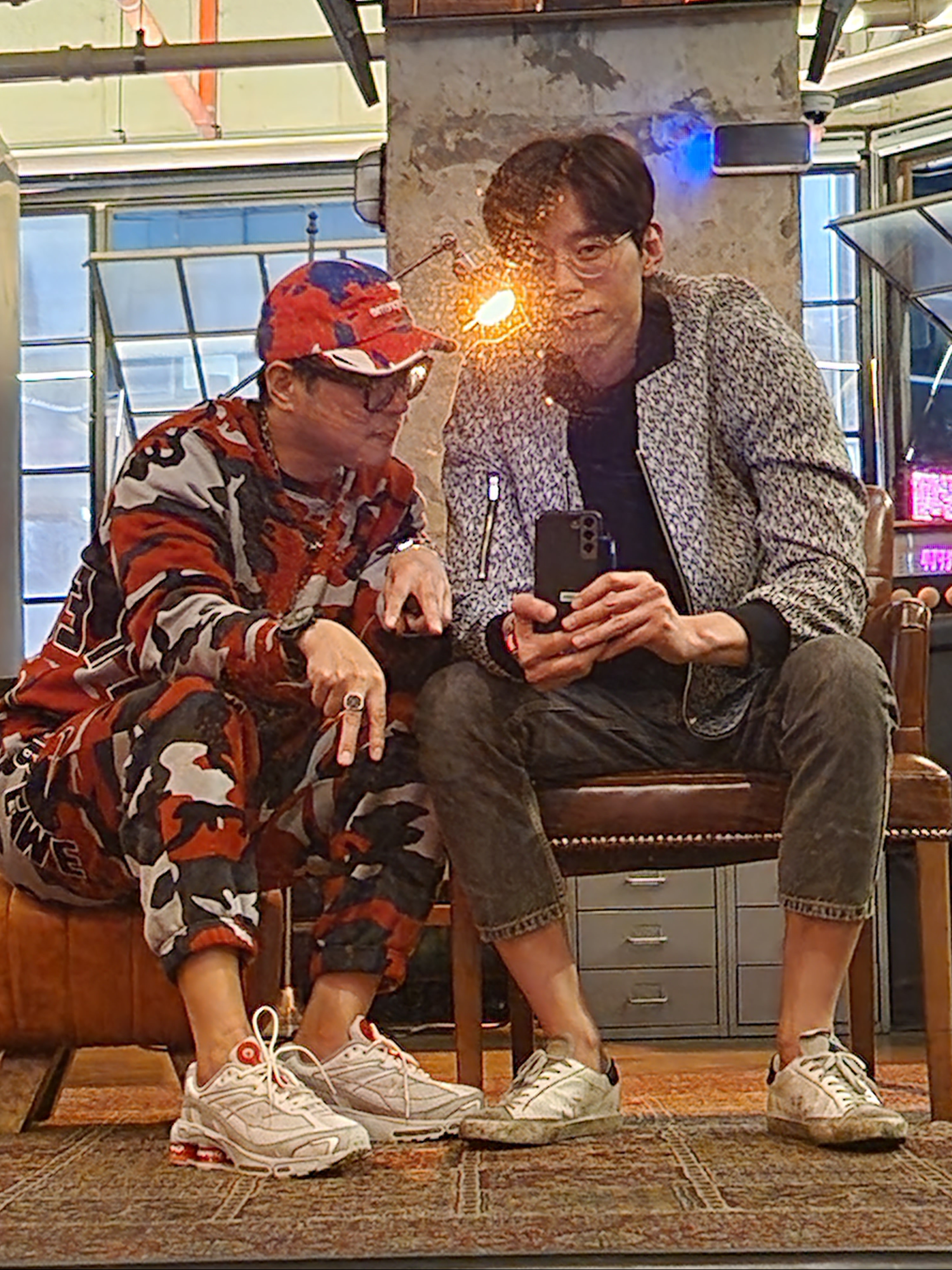 Nike x Supreme Shox Ride 2 SP White, Supreme x Nike Arc Crewneck Red Camo- 22SS 착용 스타일