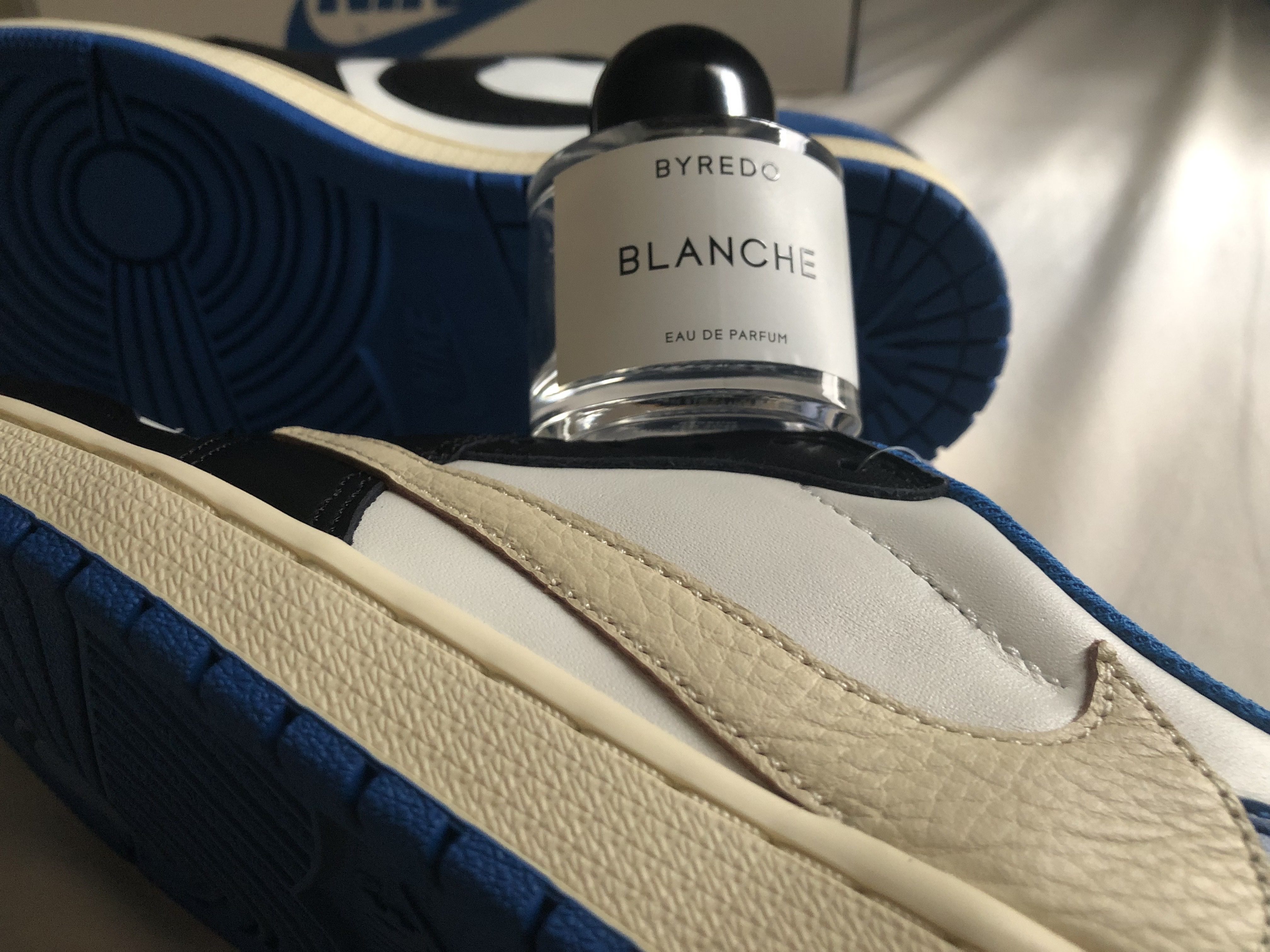 Byredo Blanche Eau De Parfum 50ml, Jordan 1 x Travis Scott x Fragment Retro Low OG SP Military Blue 착용 스타일 - 1