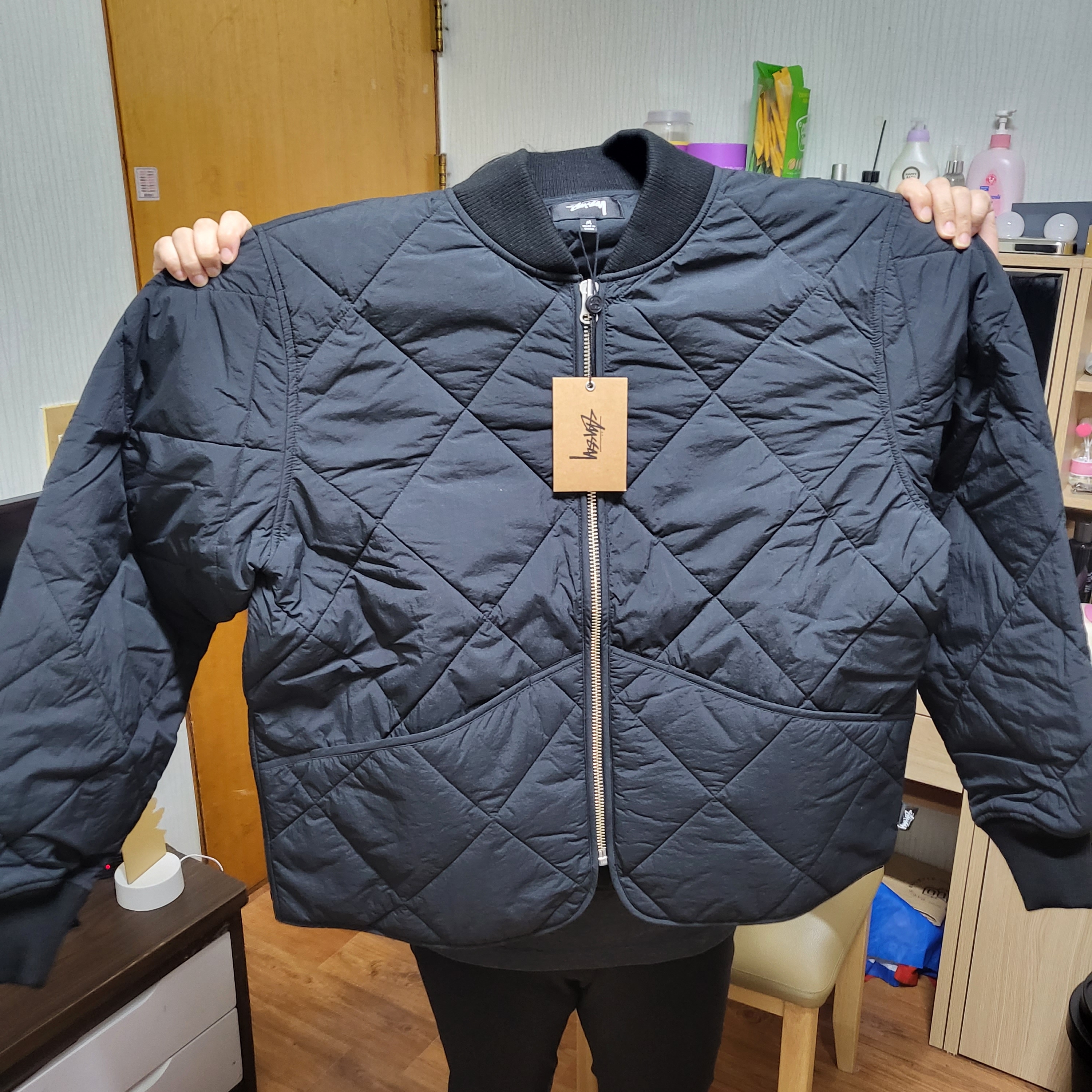 Stussy Dice Quilted Liner Jacket Black 착용 스타일 - 2