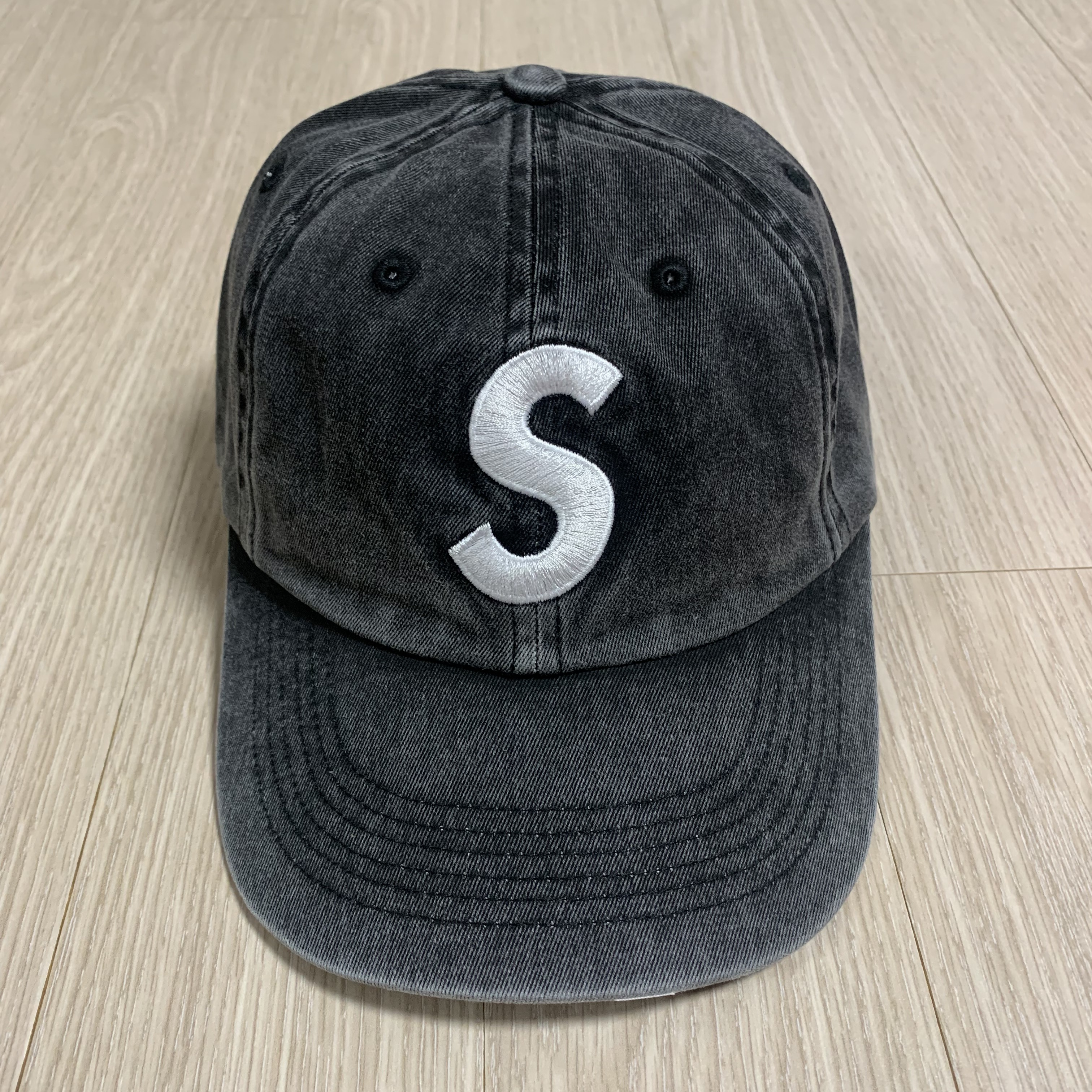 Supreme Pigment Print S Logo 6-Panel Black - 22FW 착용 스타일 - 2