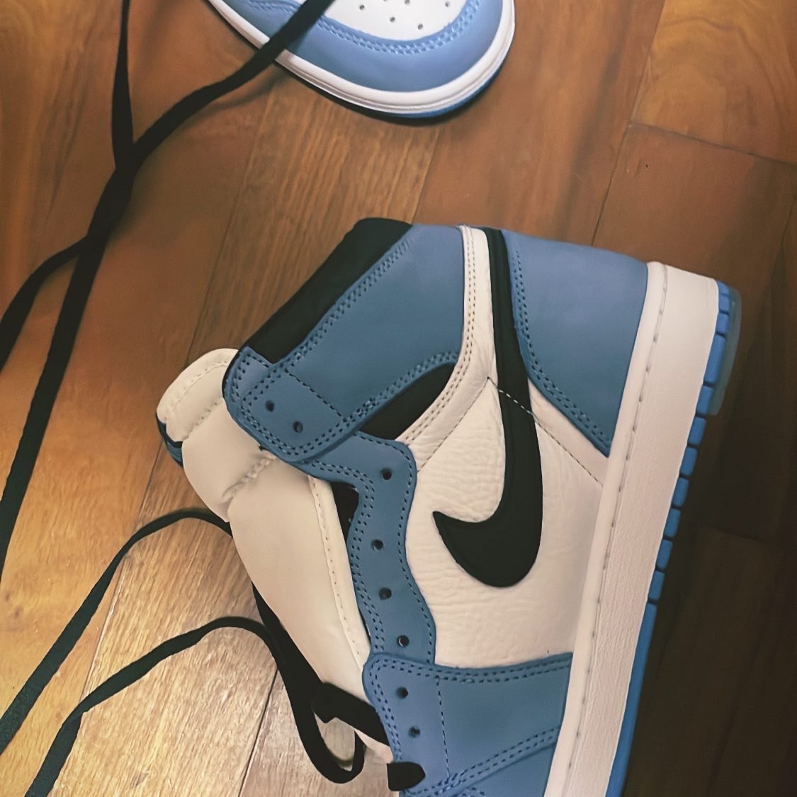 Jordan 1 Retro High OG University Blue 착용 스타일