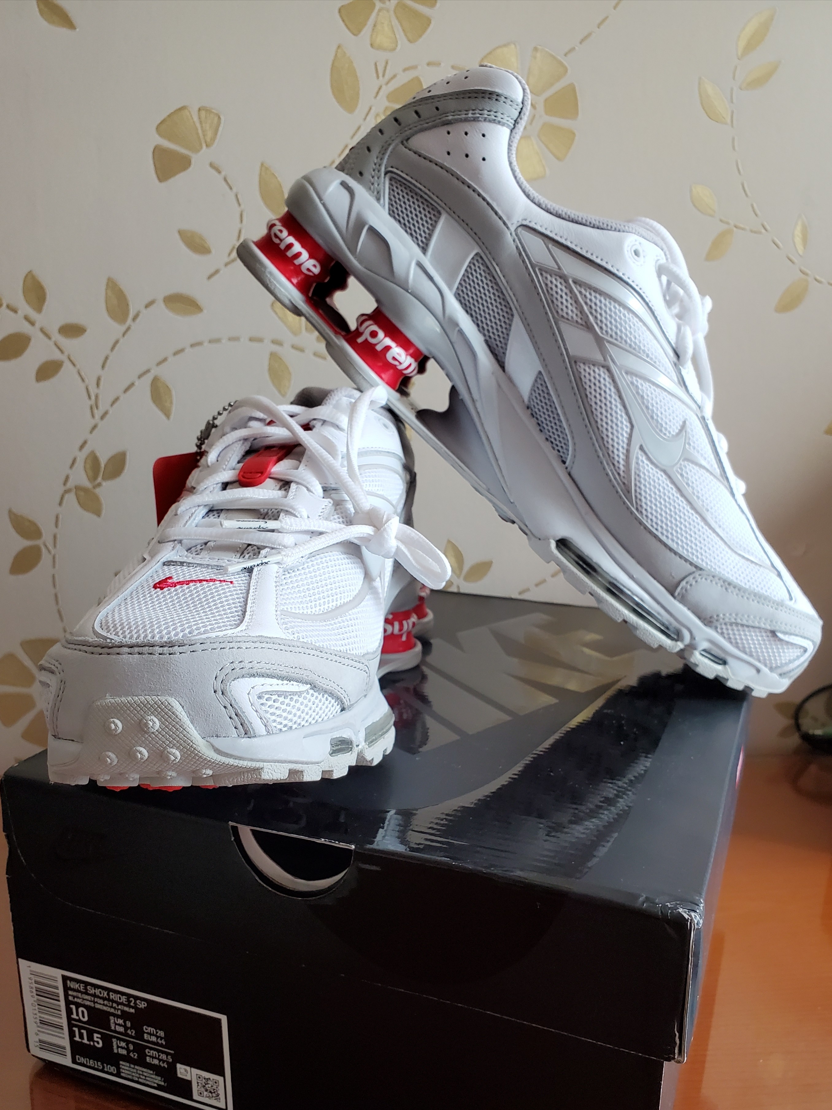 Nike x Supreme Shox Ride 2 SP White 착용 스타일 - 1