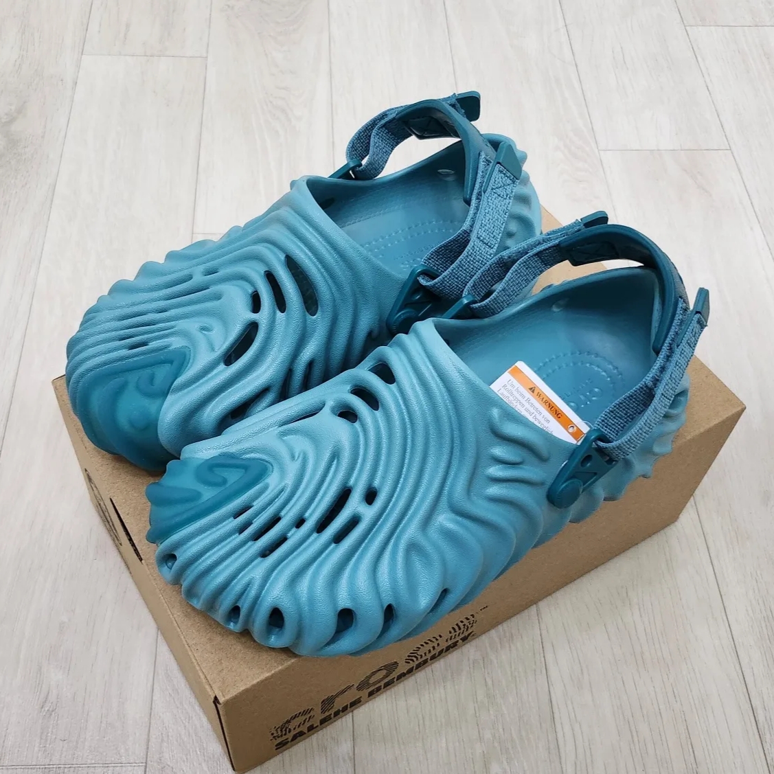 Crocs x Salehe Bembury Pollex Clog Tide 착용 스타일 - 2