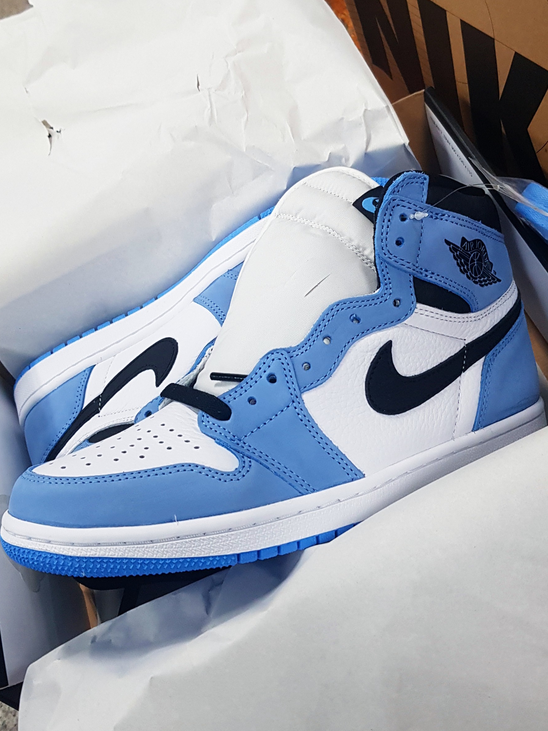 Jordan 1 Retro High OG University Blue 착용 스타일 - 1