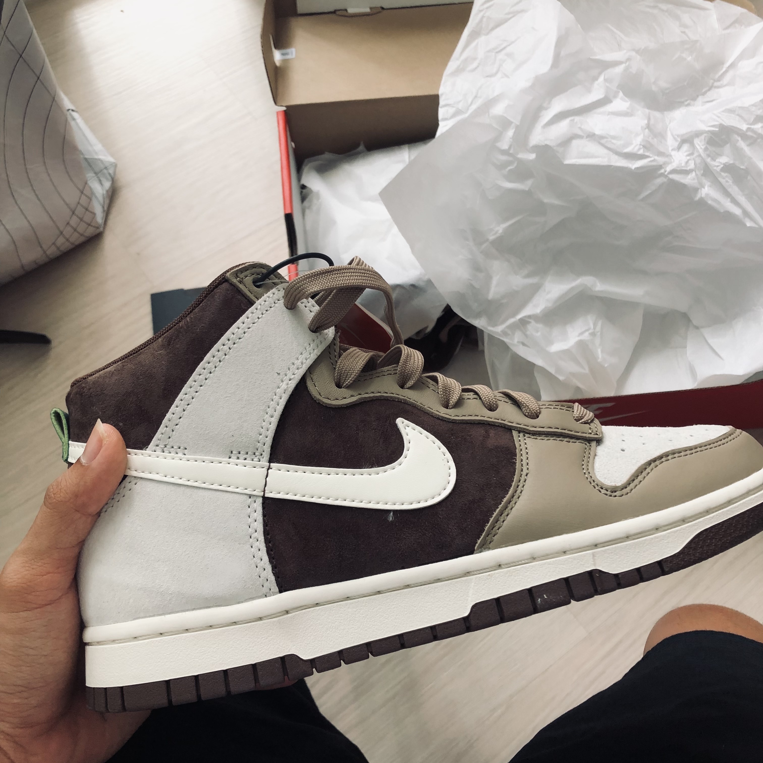 Nike Dunk High Retro PRM Light Chocolate 착용 스타일 - 2