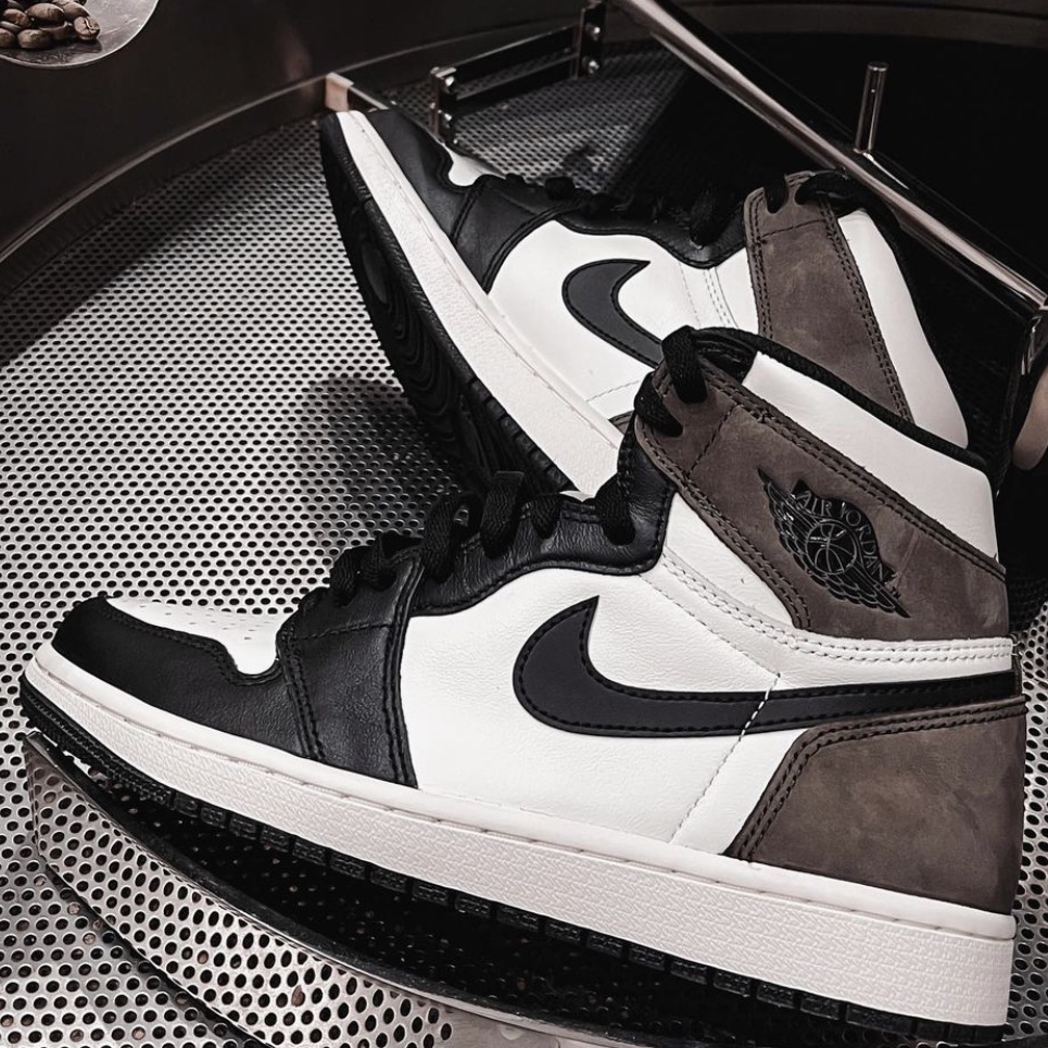 Jordan 1 Retro High OG Black Mocha 착용 스타일 - 1