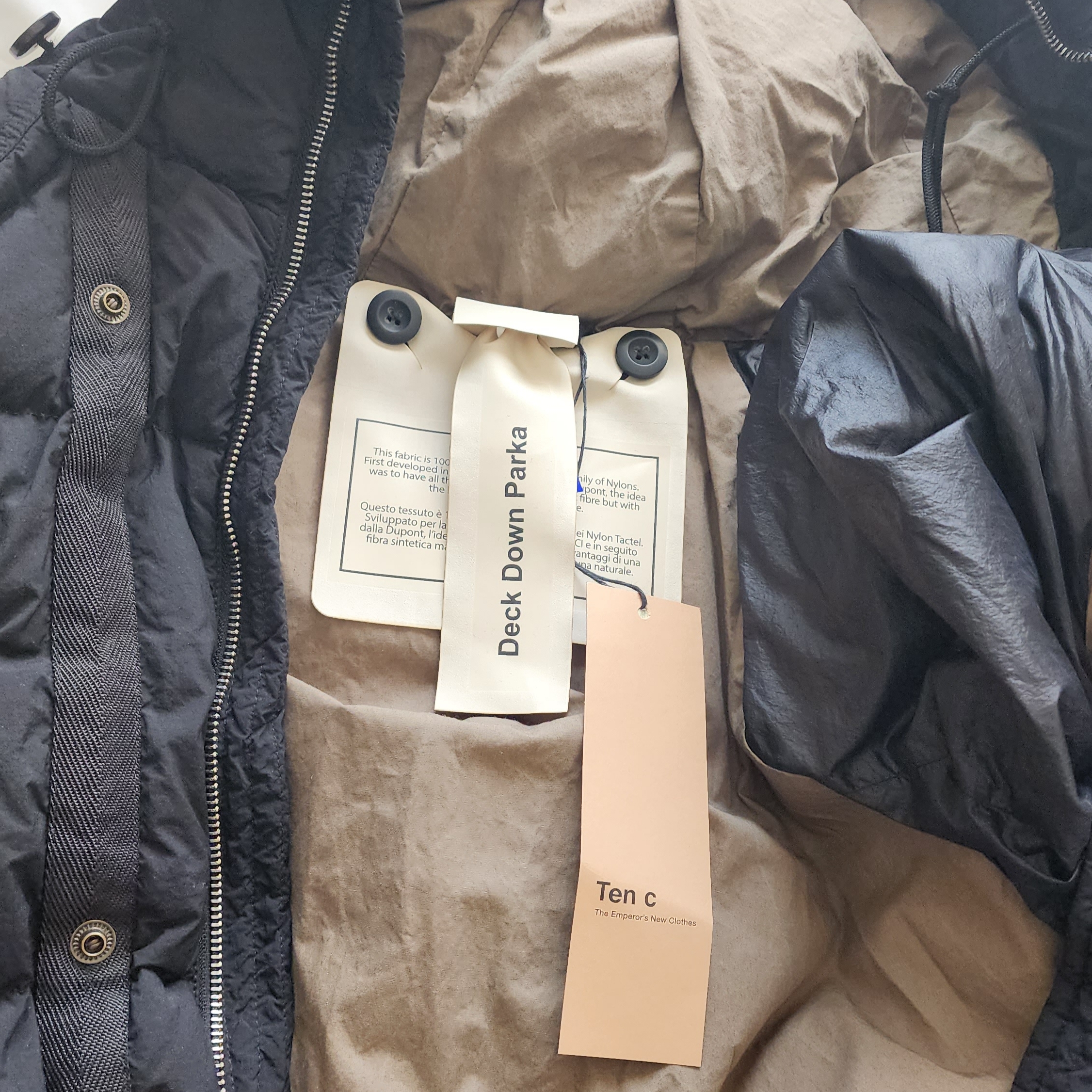 Ten C Deck Down Parka Black 착용 스타일 - 2