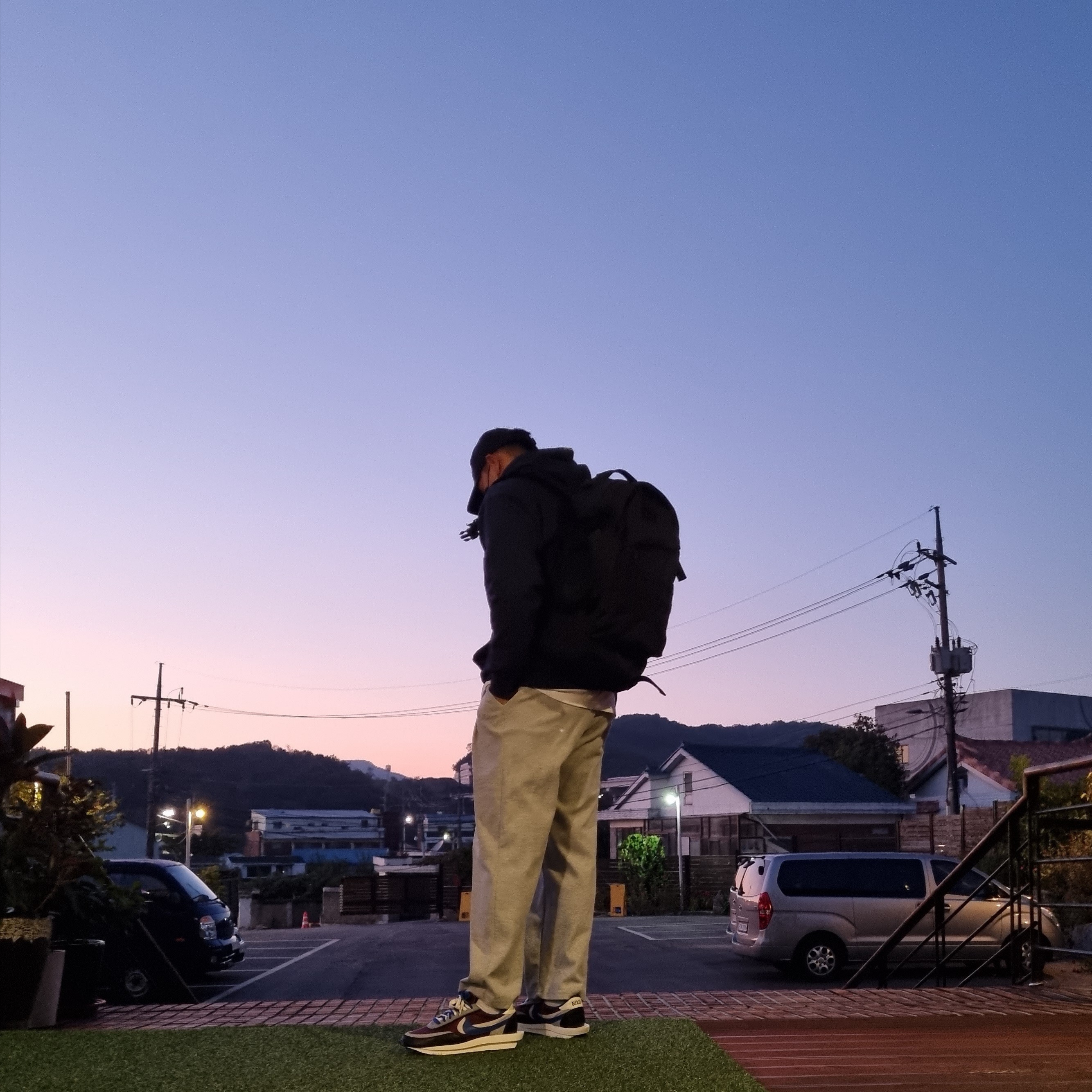 Nike x Sacai x Undercover LDWaffle Night Maroon Team Royal 착용 스타일