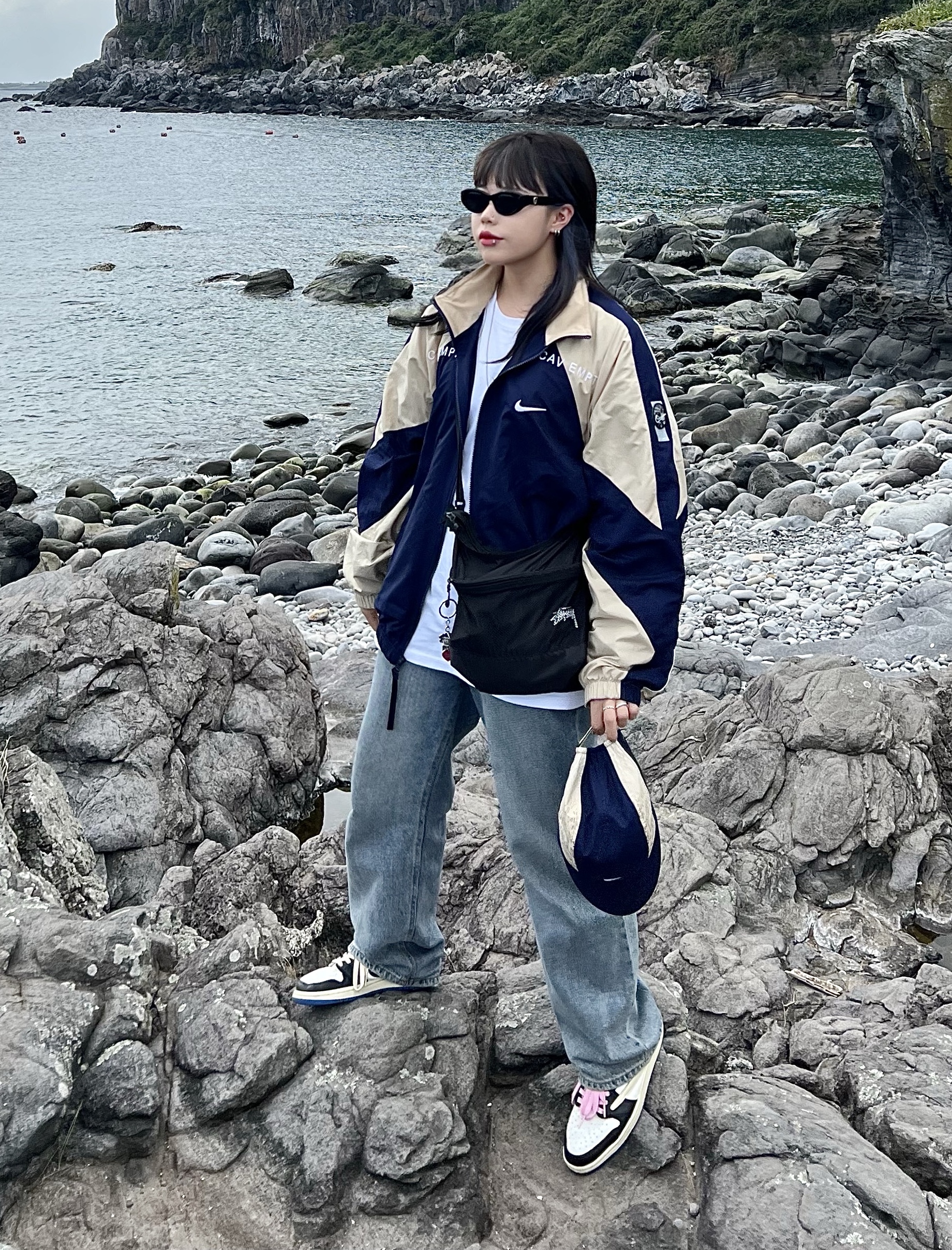 Jordan 1 x Travis Scott x Fragment Retro Low OG SP Military Blue, Nike x Cav Empt Track Jacket Navy 착용 스타일 - 1