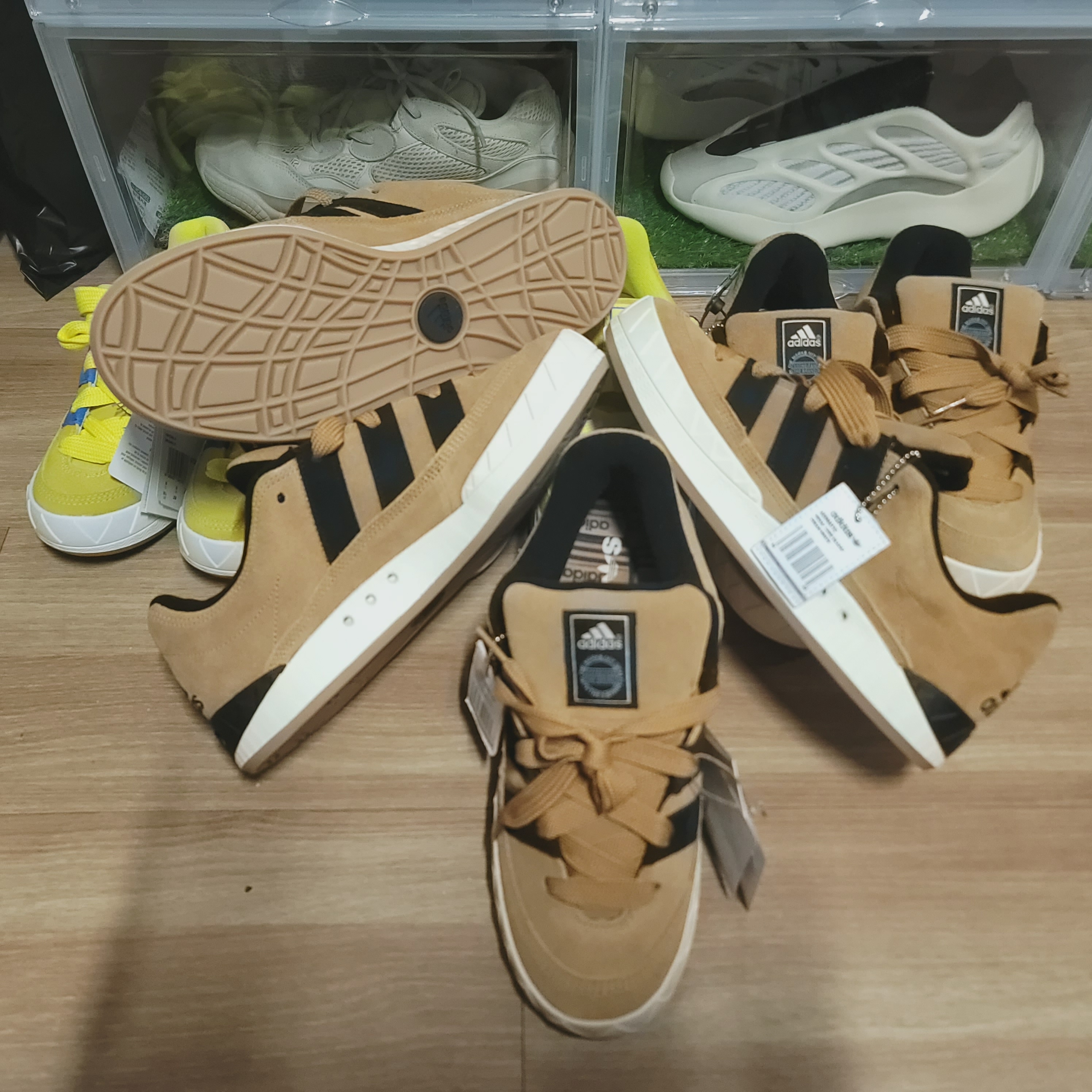 Adidas x Atmos Adimatic OG Shoebox, Adidas Adimatic Bright Yellow Blue 착용 스타일 - 2