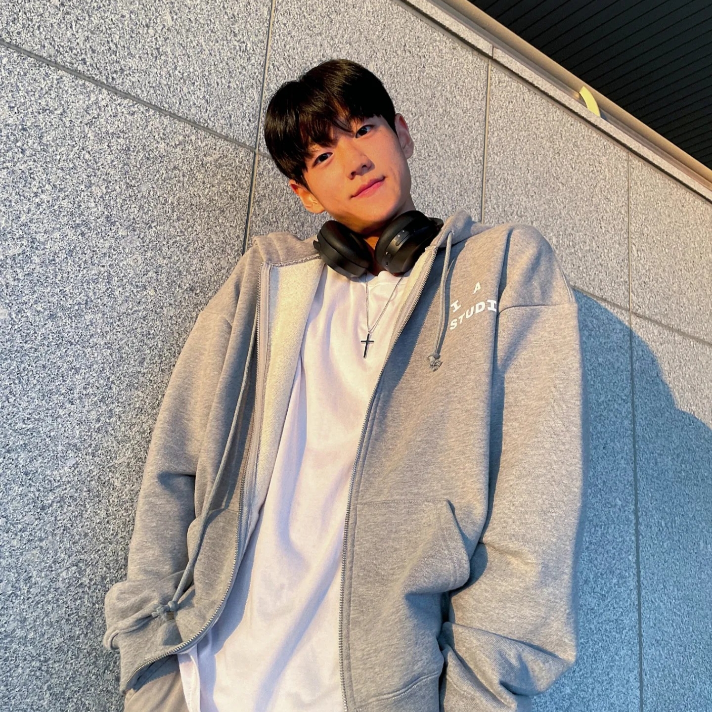 IAB Studio Zip-Up Hoodie Gray - 22FW 착용 스타일 - 1