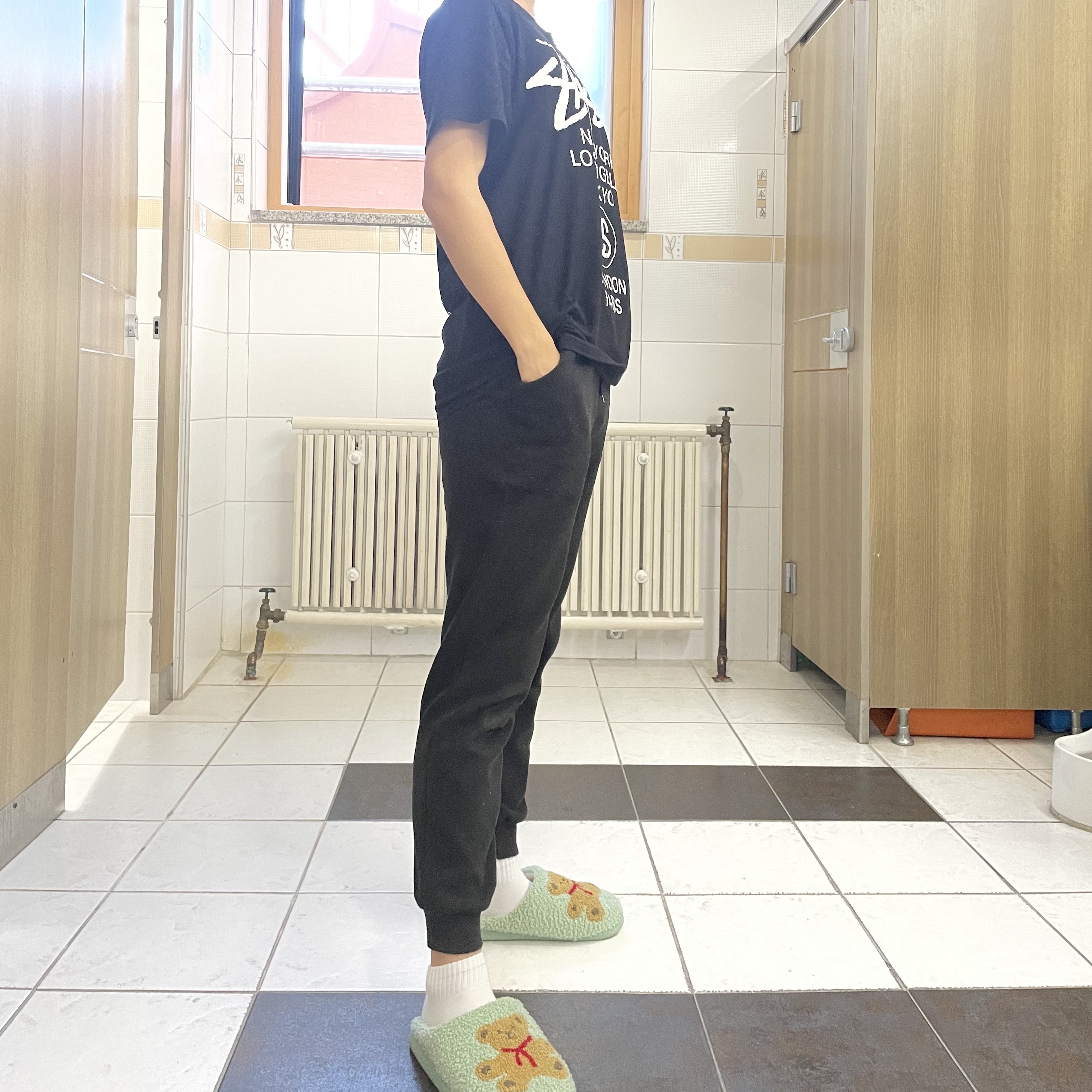 Stussy World Tour T-Shirt Black, Stussy World Tour T-Shirt Smoke 착용 스타일 - 2