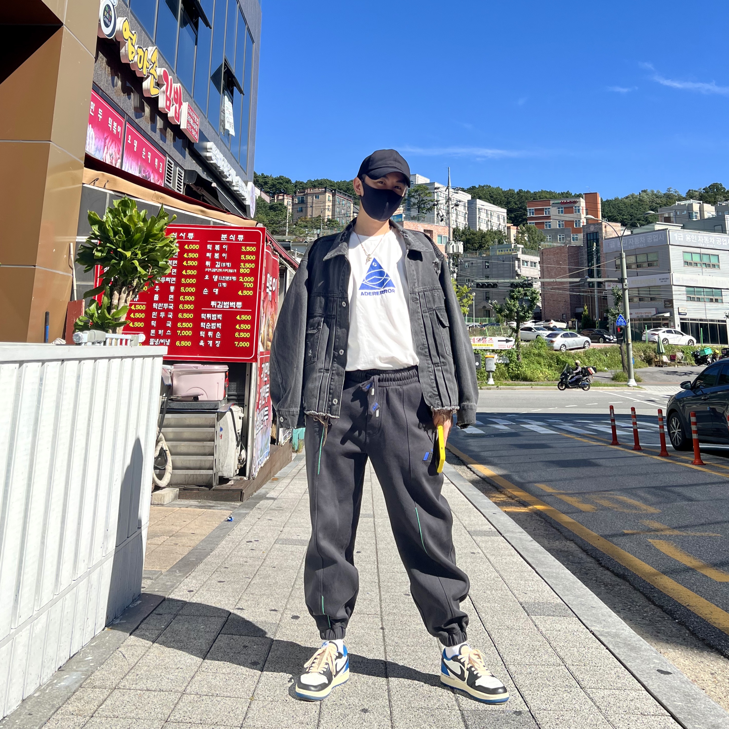 Zara x Ader Error Jogger Pants Dark Anthracite Grey, Lemaire Boxy Blouson Denim Stone Grey 착용 스타일
