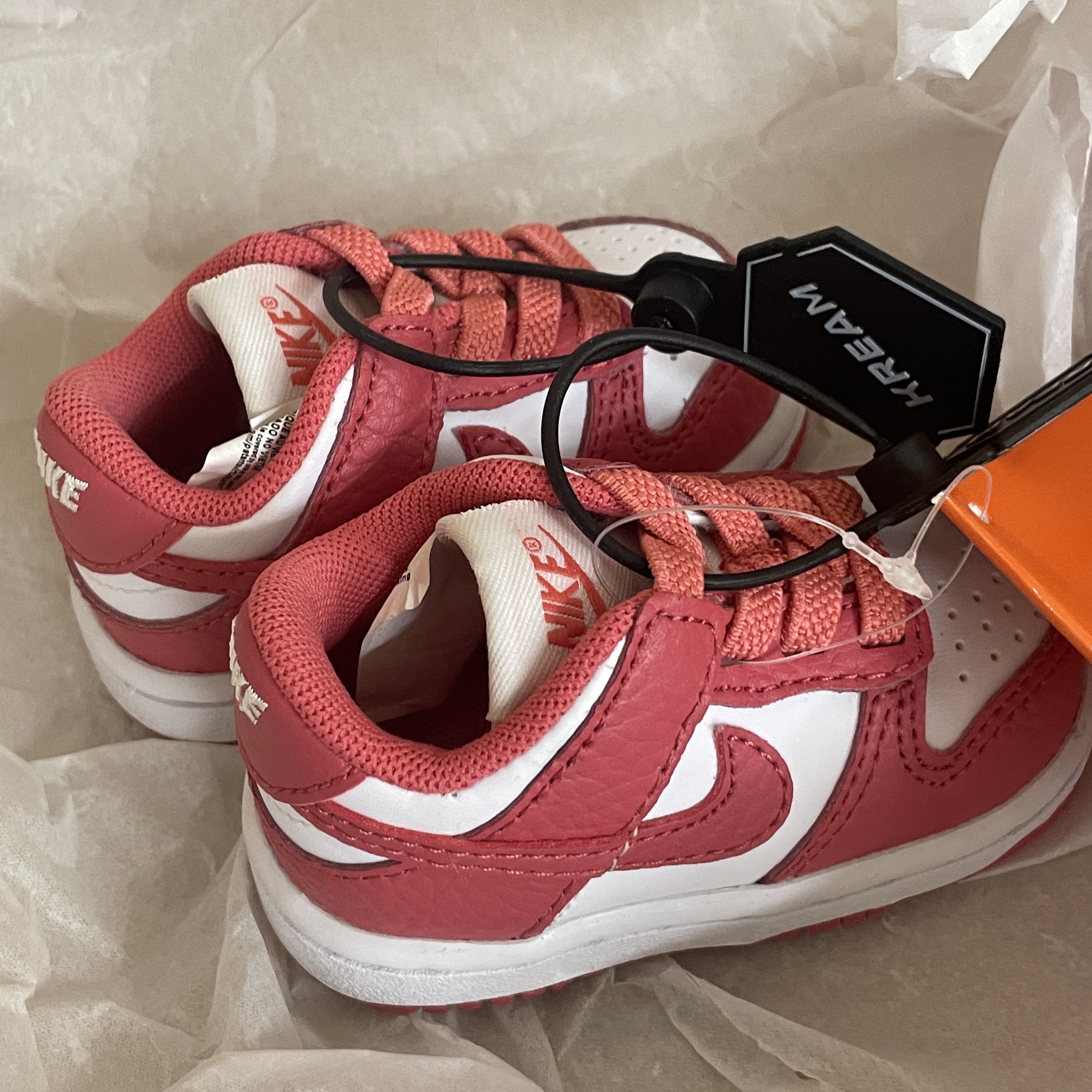(TD) Nike Dunk Low Archeo Pink 착용 스타일 - 1