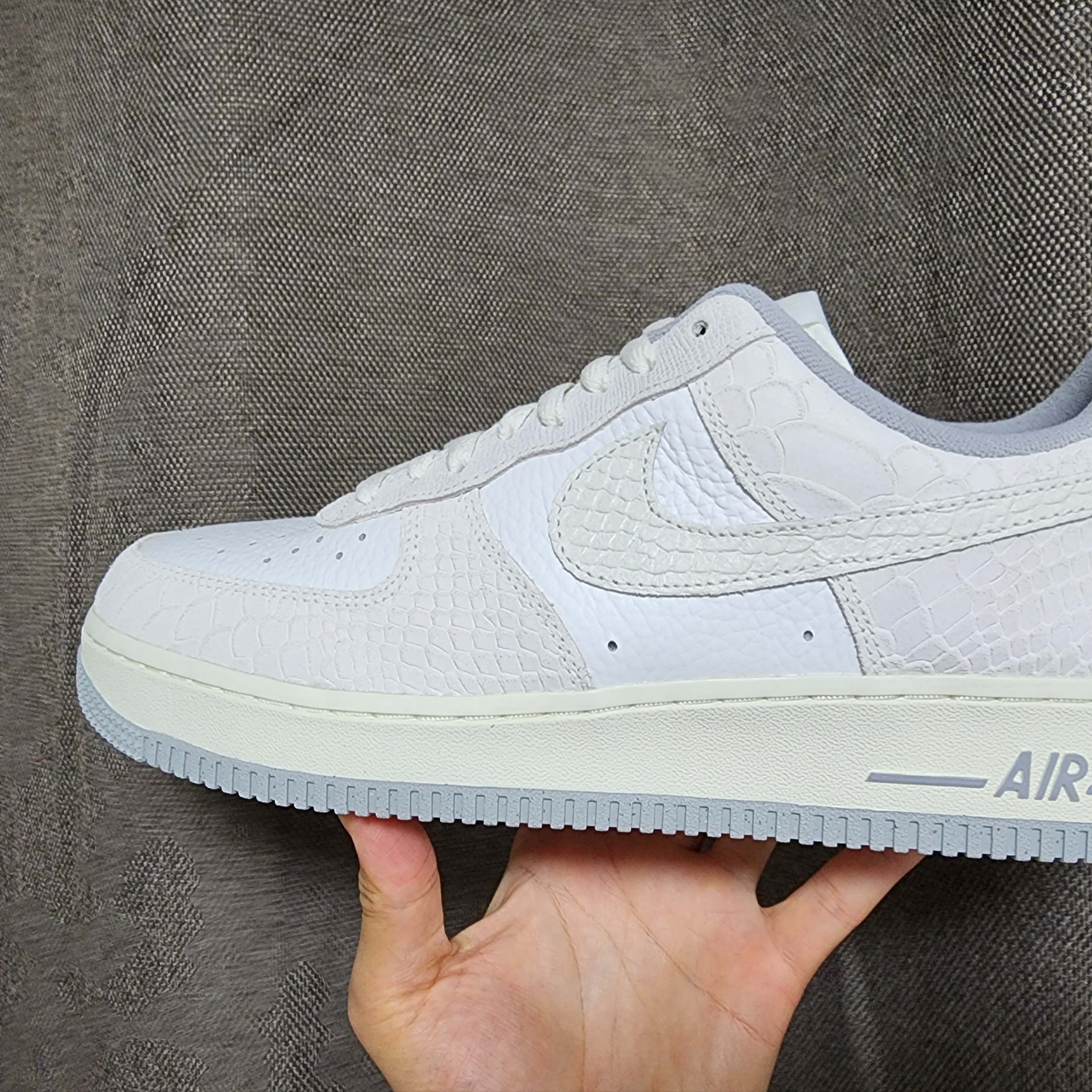 (W) Nike Air Force 1 Low '07 White Python 착용 스타일 - 4