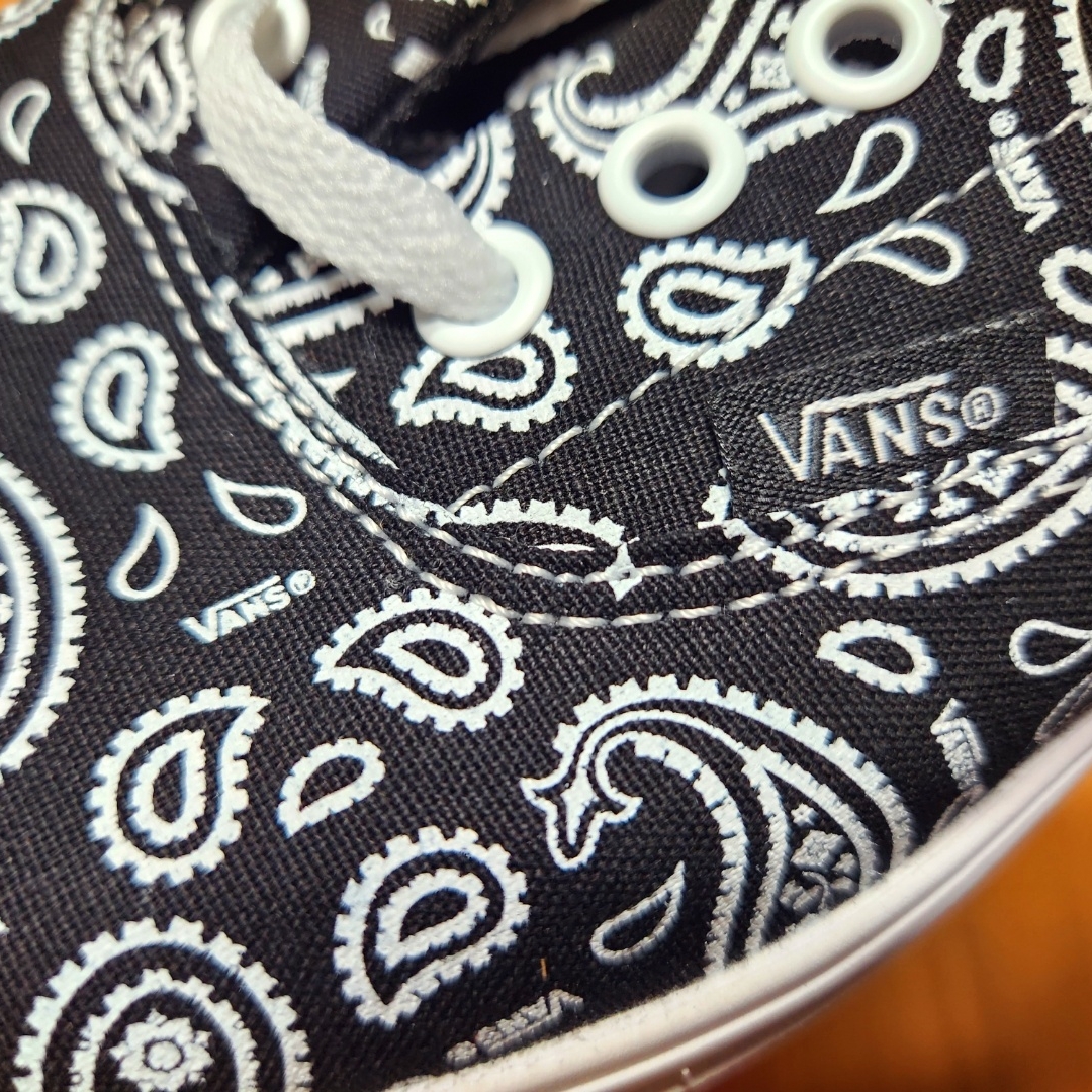 Vans Paisley ComfyCush Era Black 착용 스타일 - 2