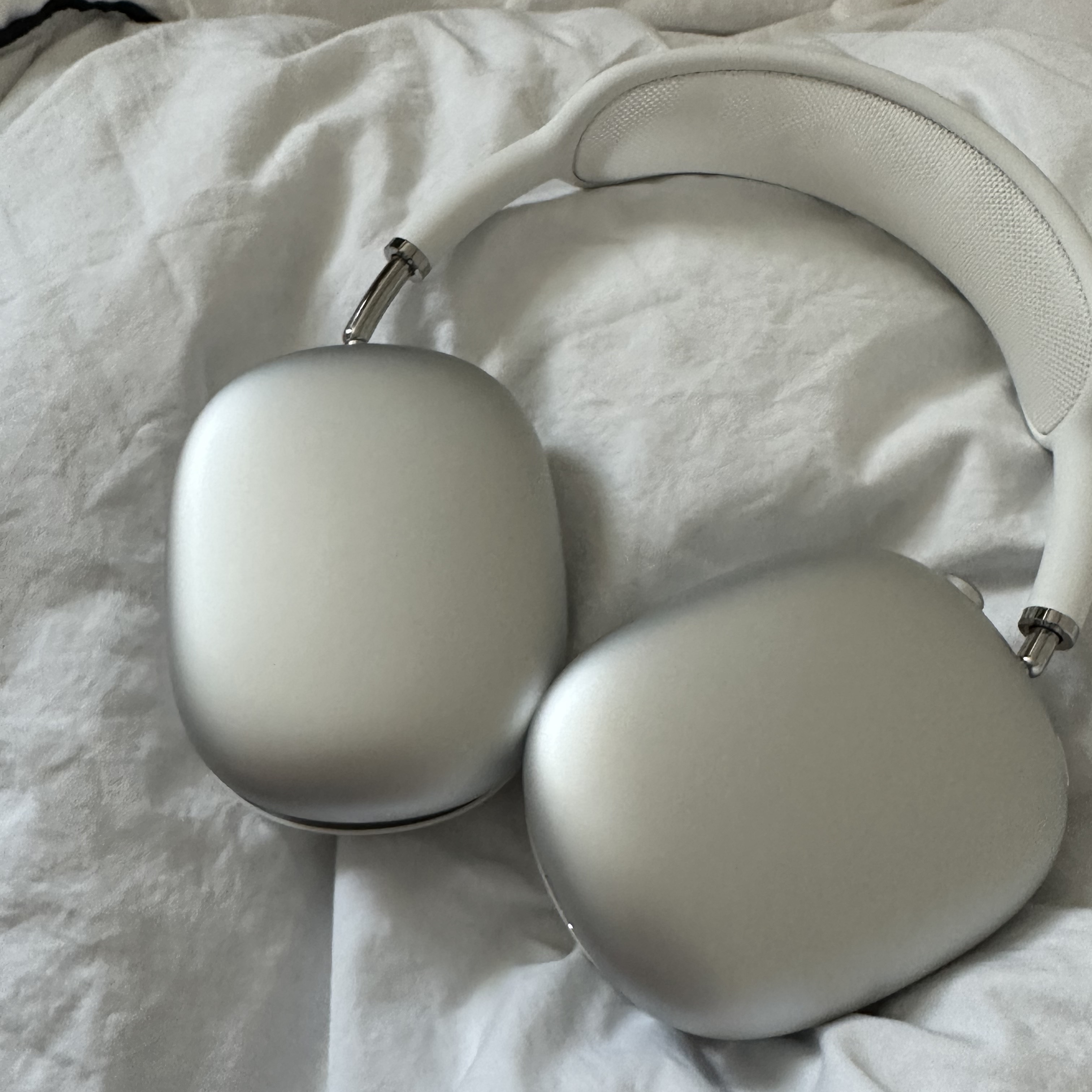 Apple AirPods Max Lightning Silver (Korean Ver.) 착용 스타일 - 2