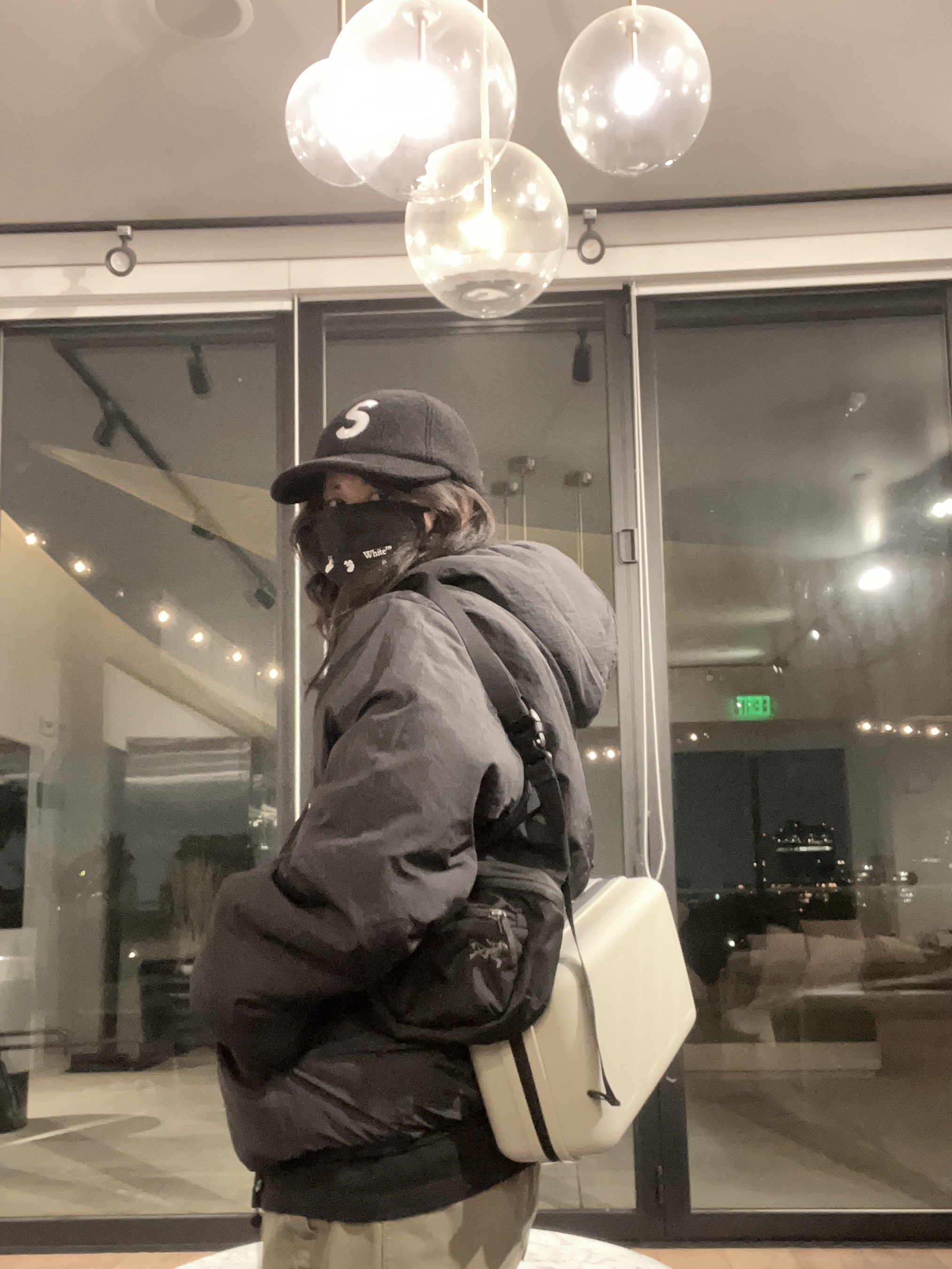 Arc'teryx Mantis 1 Waistpack Black, Stussy Sherpa Jacket Olive 착용 스타일 - 2
