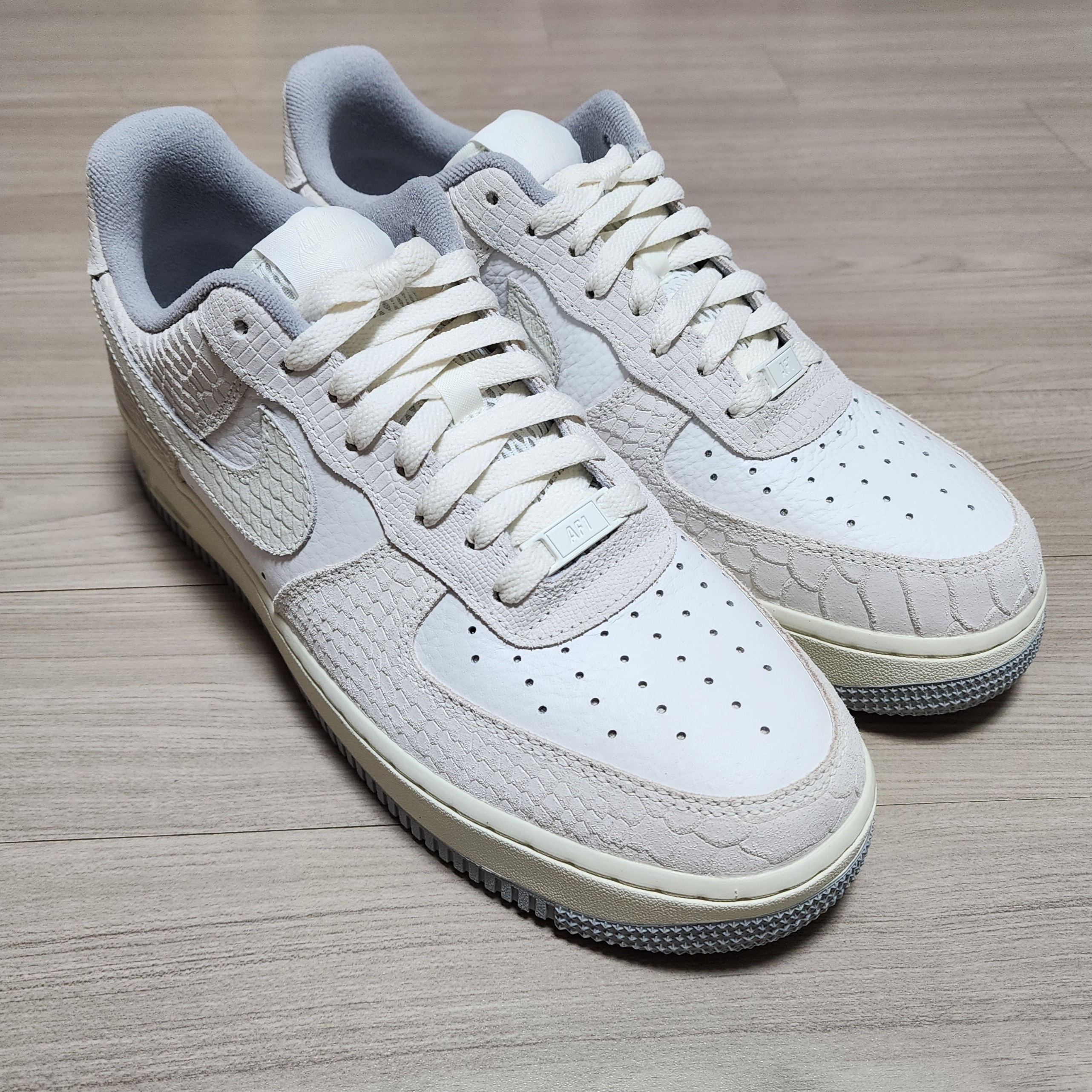 (W) Nike Air Force 1 Low '07 White Python 착용 스타일 - 1