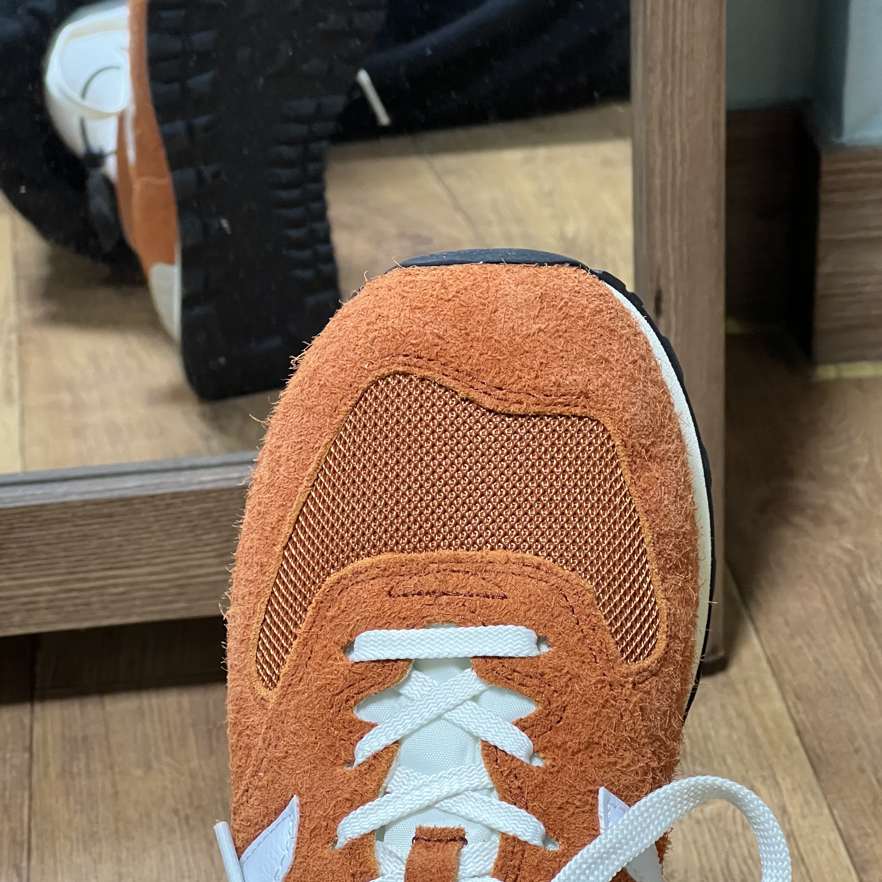 New Balance 574 Heritage Orange Burst White 착용 스타일 - 3