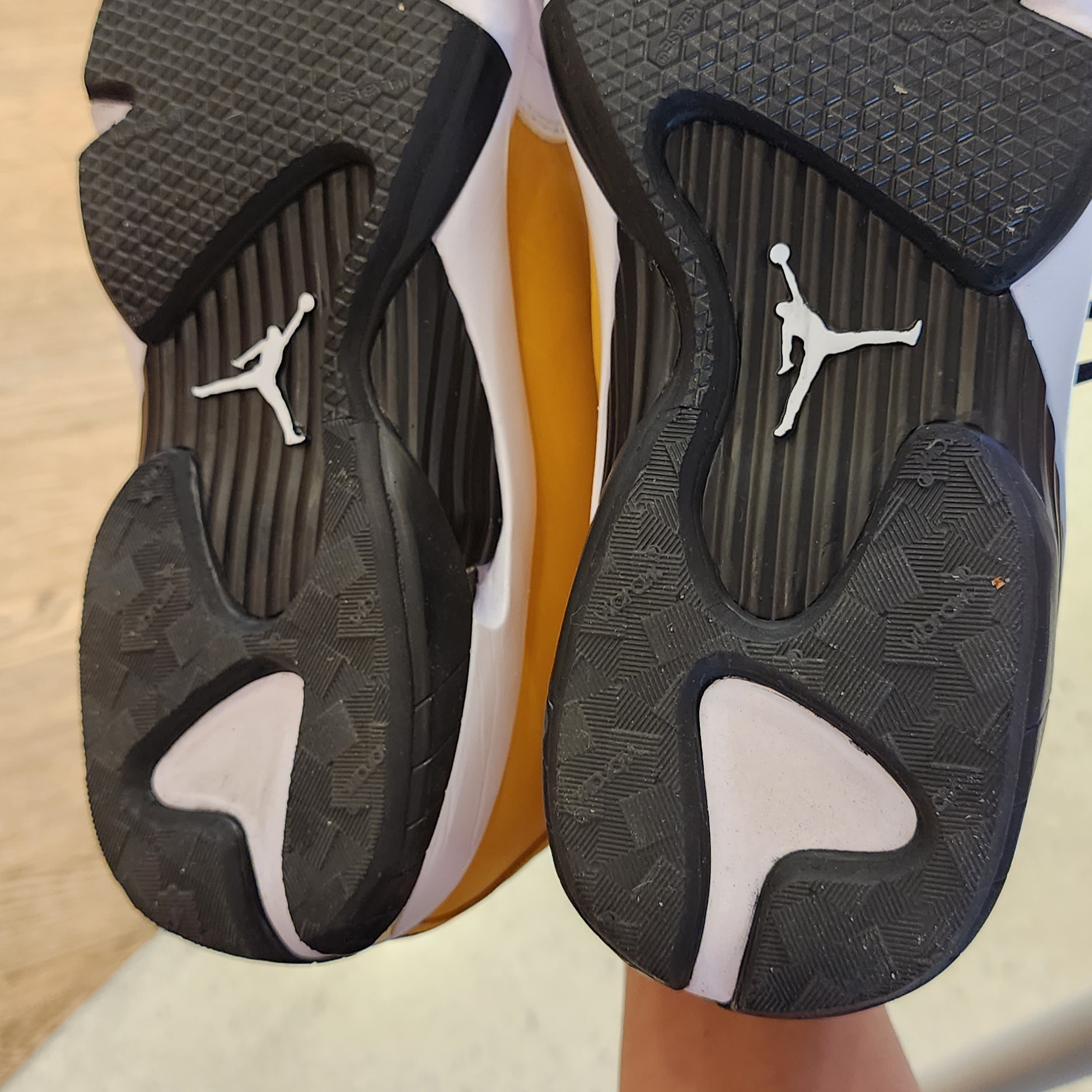 Jordan 14 Retro Light Ginger 착용 스타일 - 3