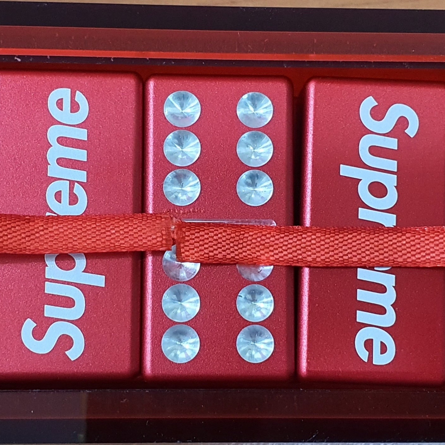Supreme Aluminum Domino Set Red - 22FW 착용 스타일 - 1