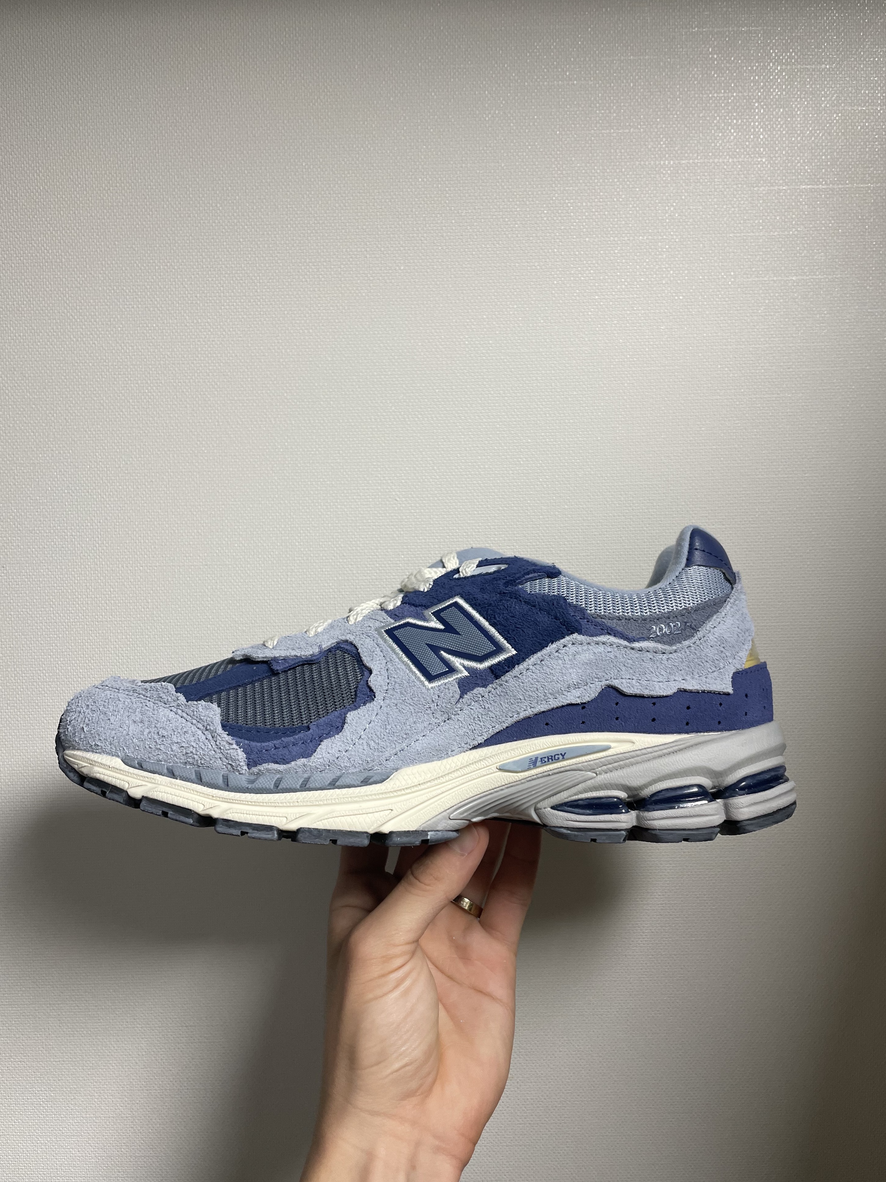 New Balance 2002R Protection Pack Purple 착용 스타일 - 1