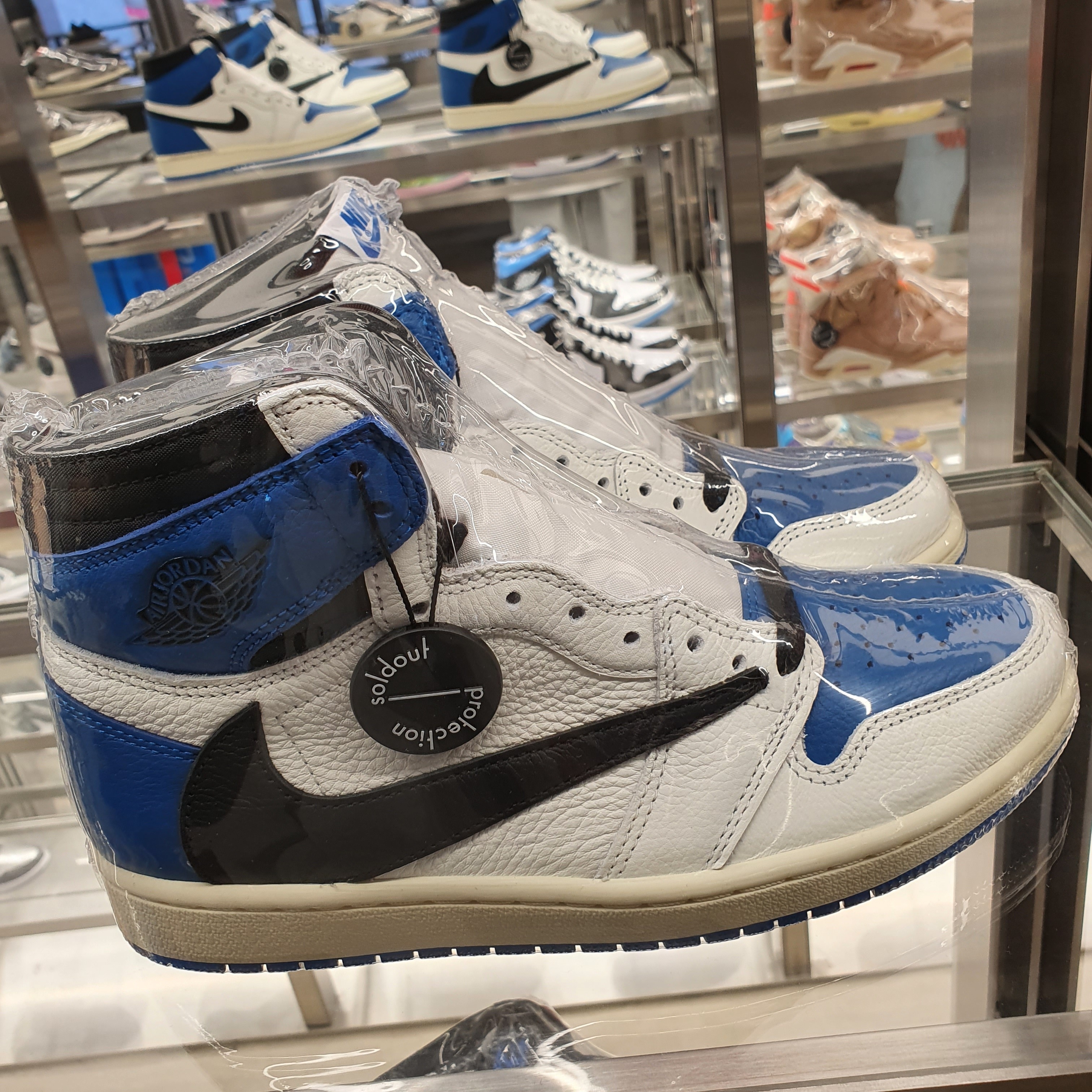Jordan 1 x Travis Scott x Fragment Retro High OG SP Military Blue 착용 스타일 - 1