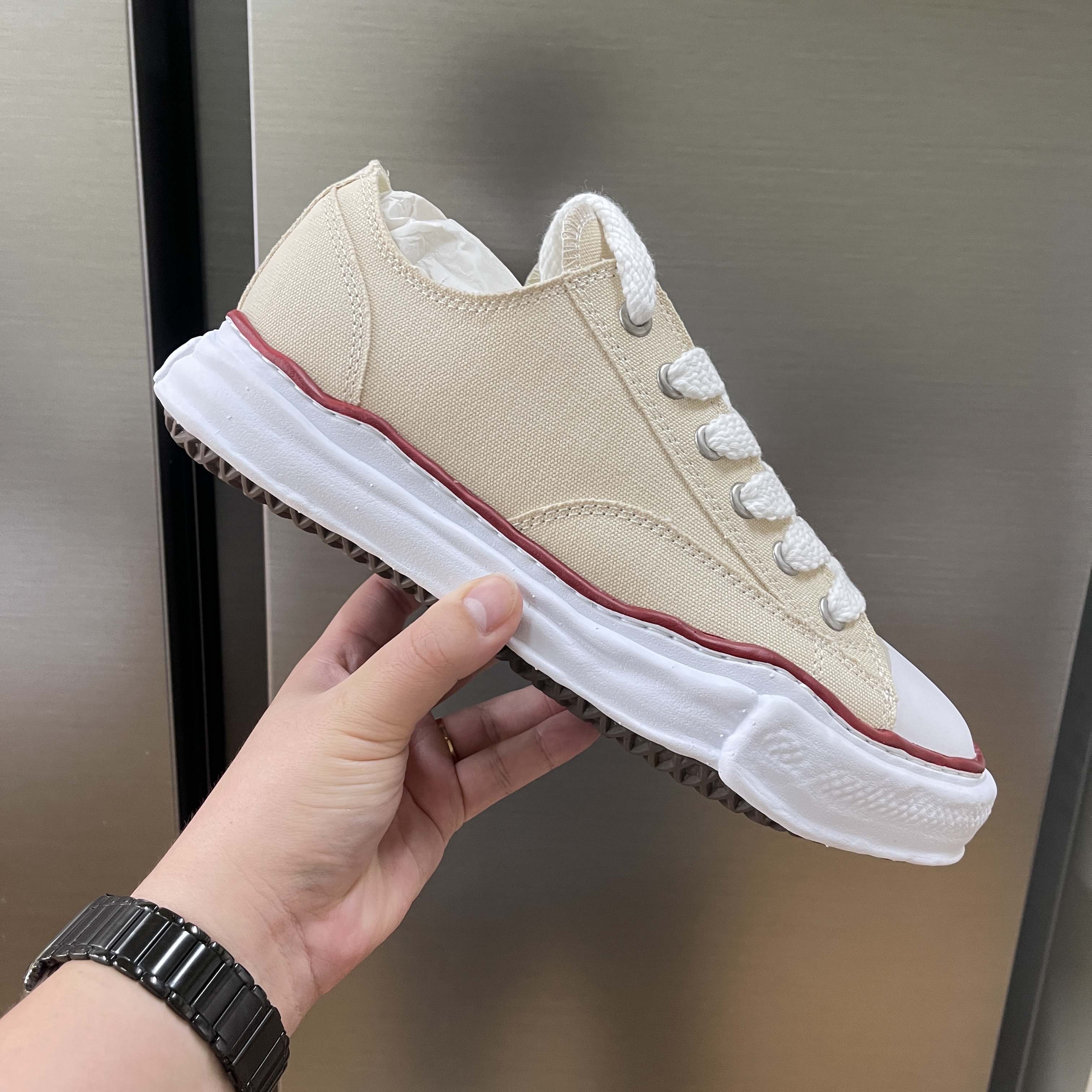 Maison Mihara Yasuhiro Peterson OG Sole Canvas Low-top Sneakers Natural 착용 스타일 - 5