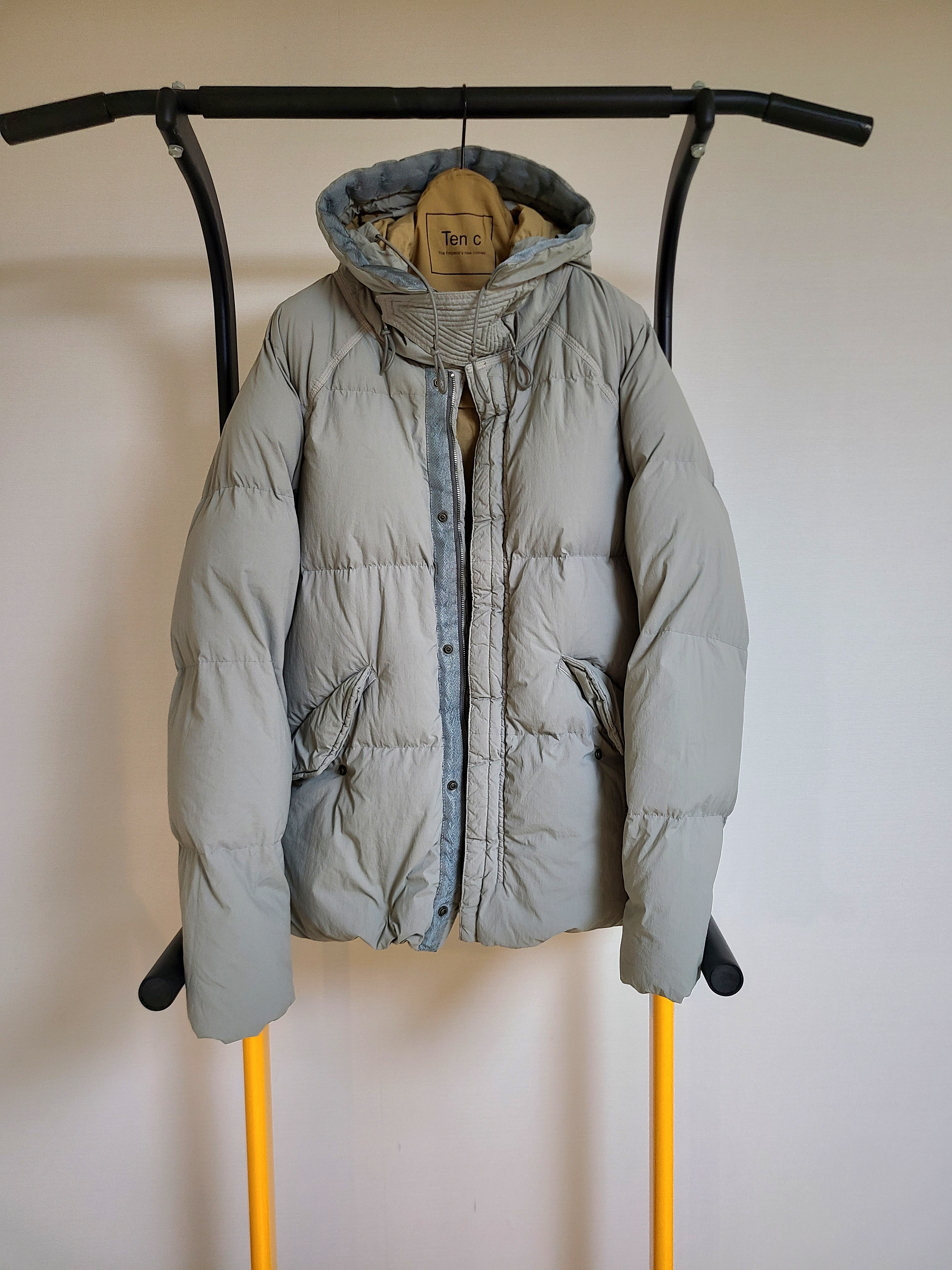 Ten C Artic Down Parka Grey 착용 스타일 - 1