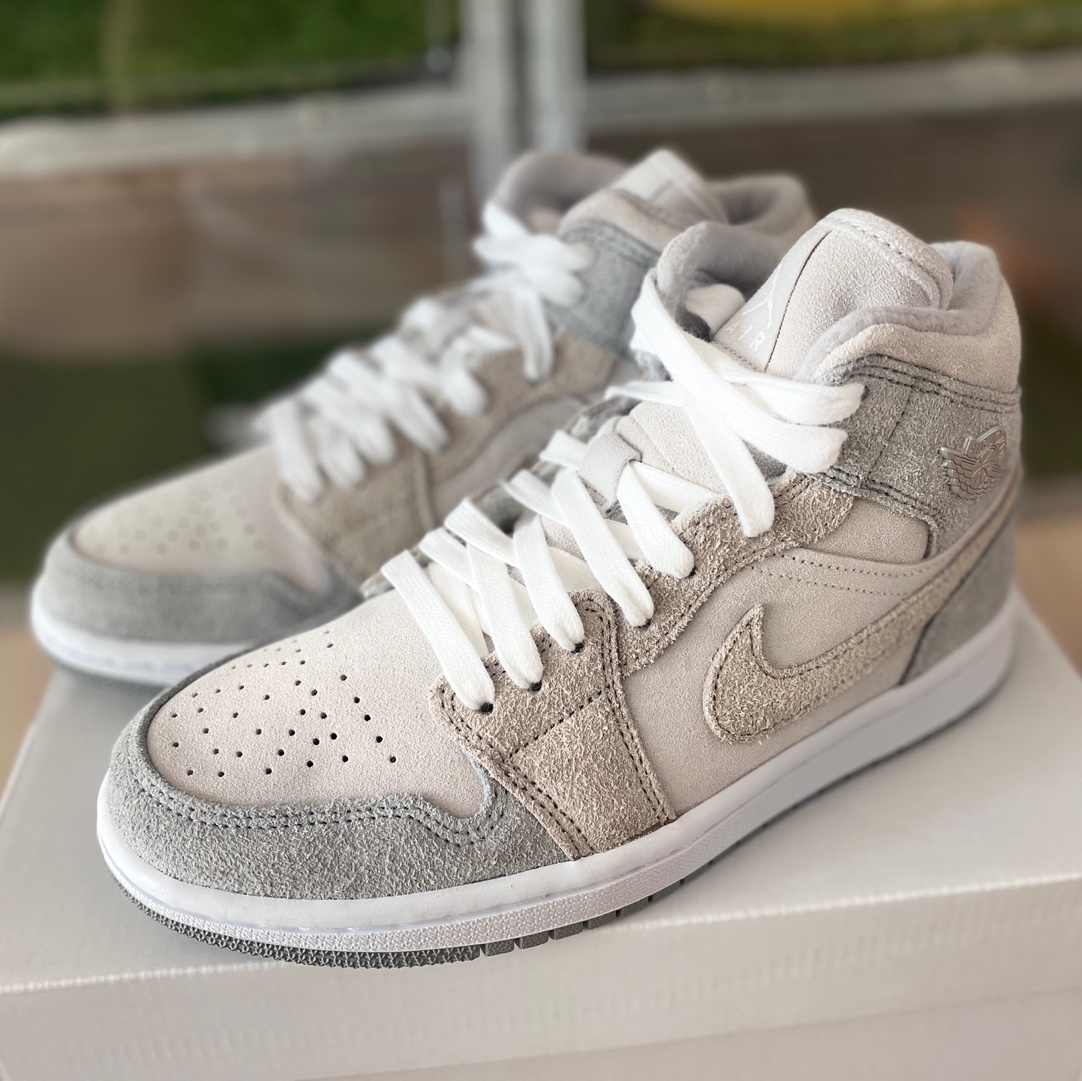 (W) Jordan 1 Mid SE Particle Grey 착용 스타일 - 1