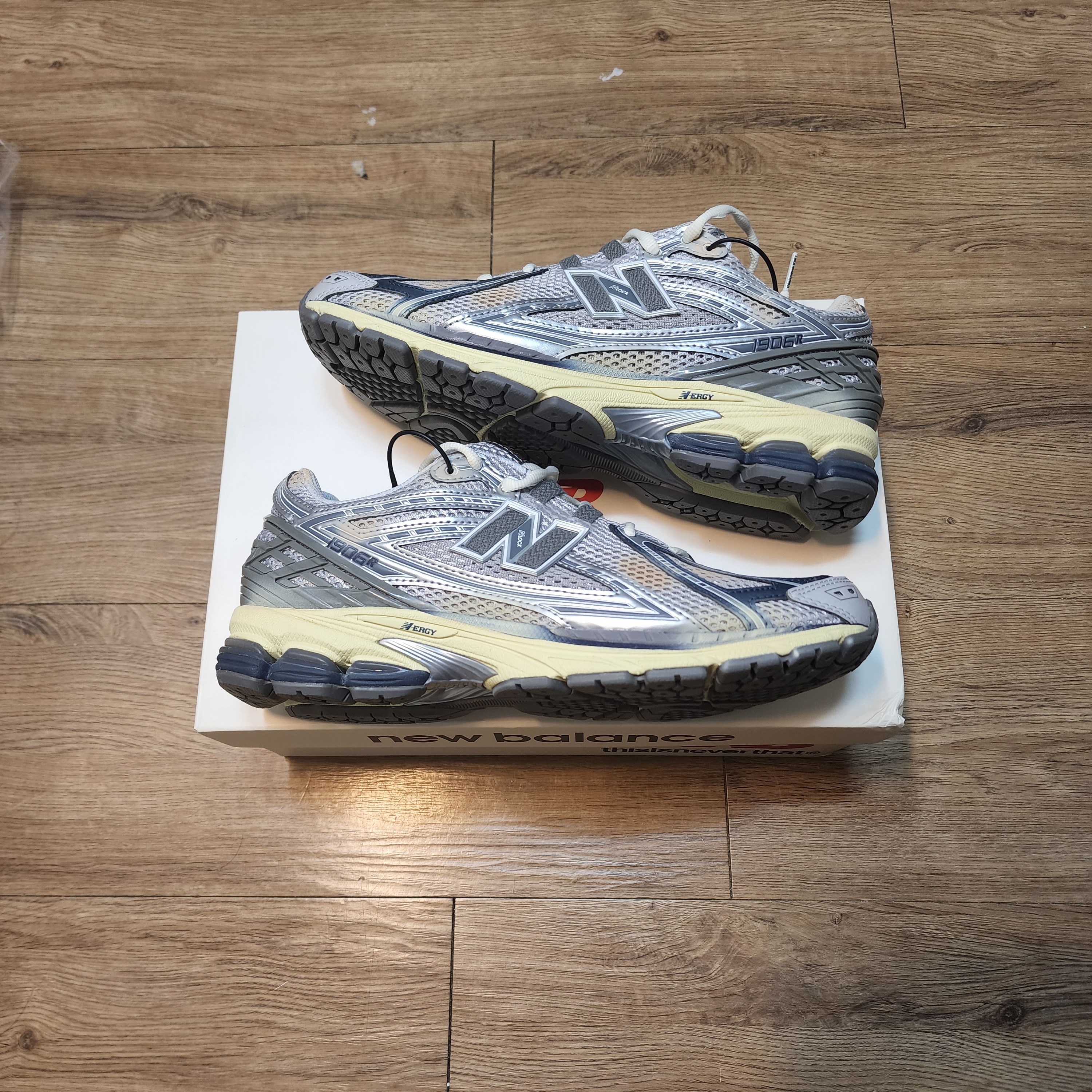 New Balance x Thisisneverthat 1906R 2022 Downtown Run 착용 스타일