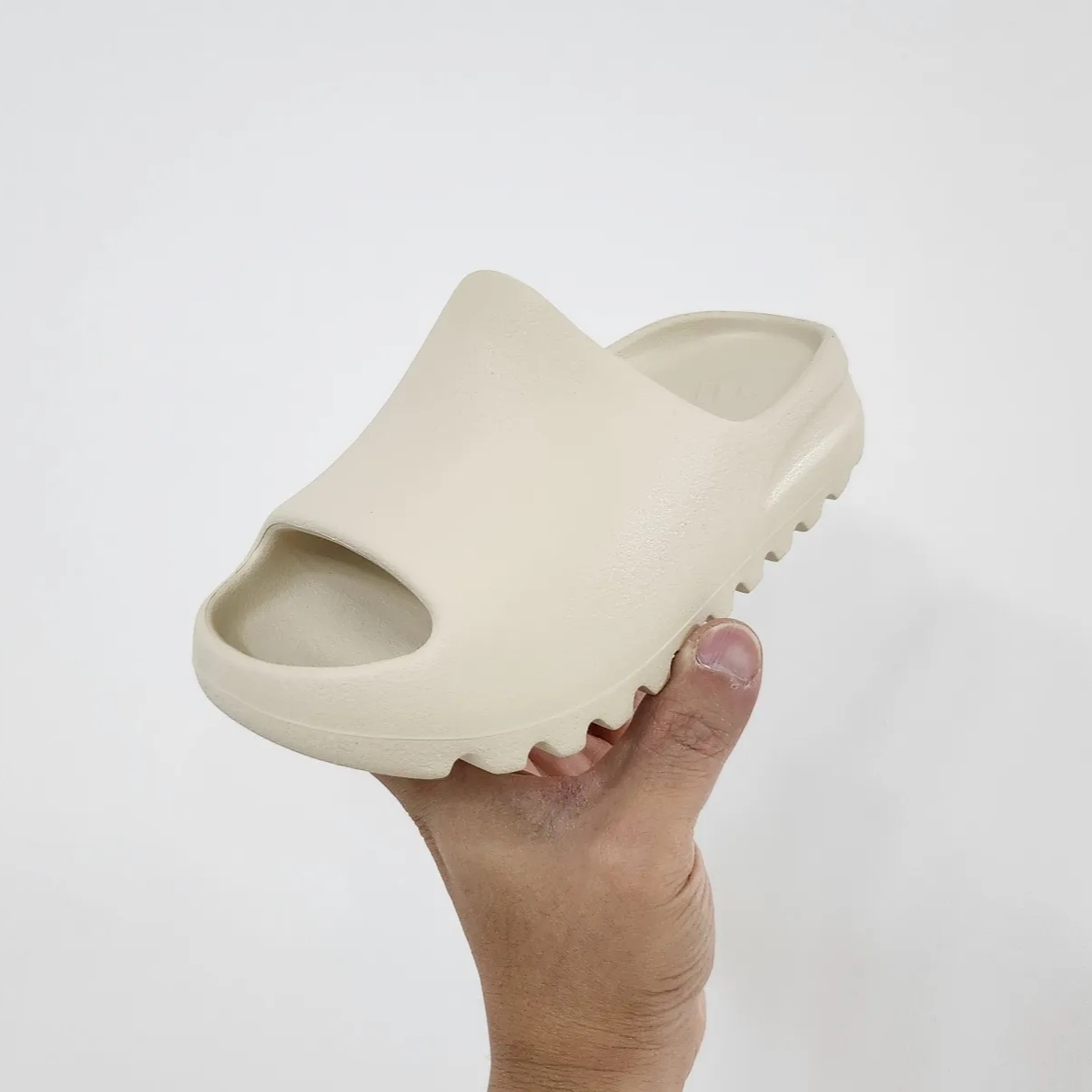 (Kids) Adidas Yeezy Slide Bone 2022 착용 스타일 - 1