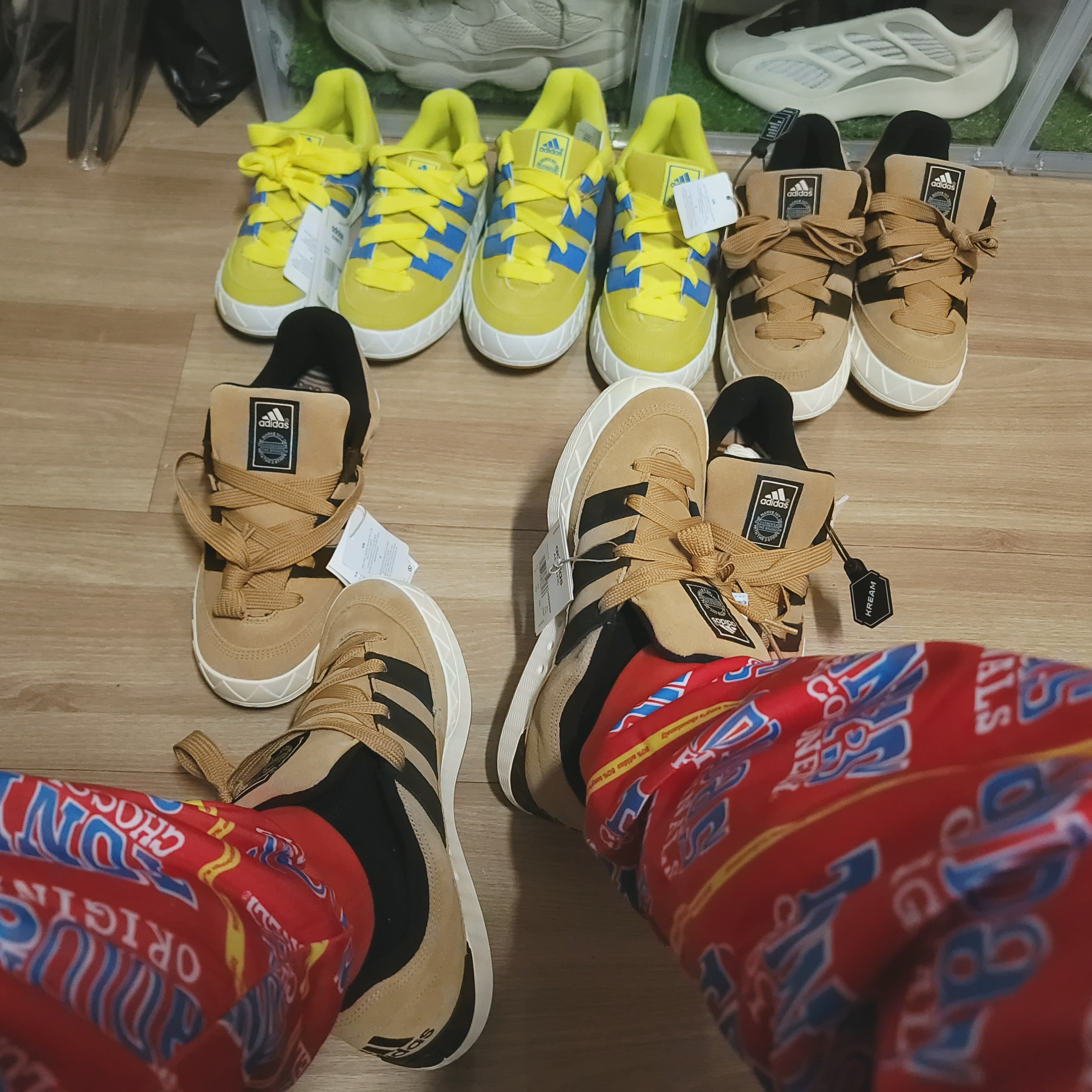 Adidas x Atmos Adimatic OG Shoebox, Adidas Adimatic Bright Yellow Blue 착용 스타일 - 1