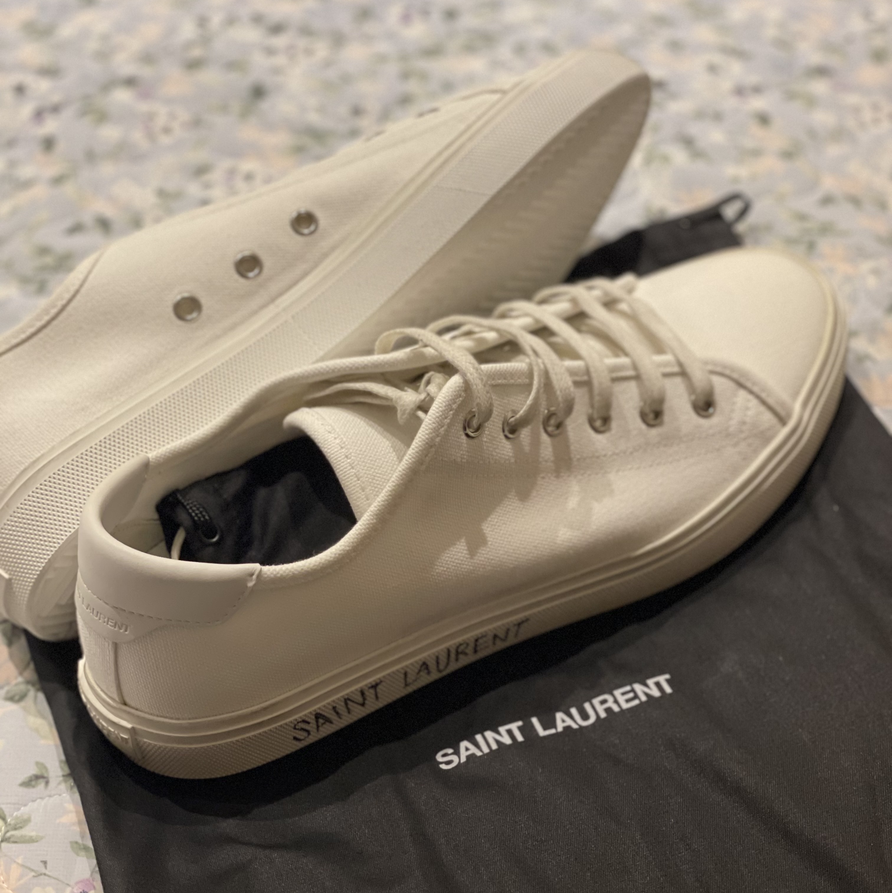 Saint Laurent Malibu Sneakers in Smooth Leather Optic White 착용 스타일
