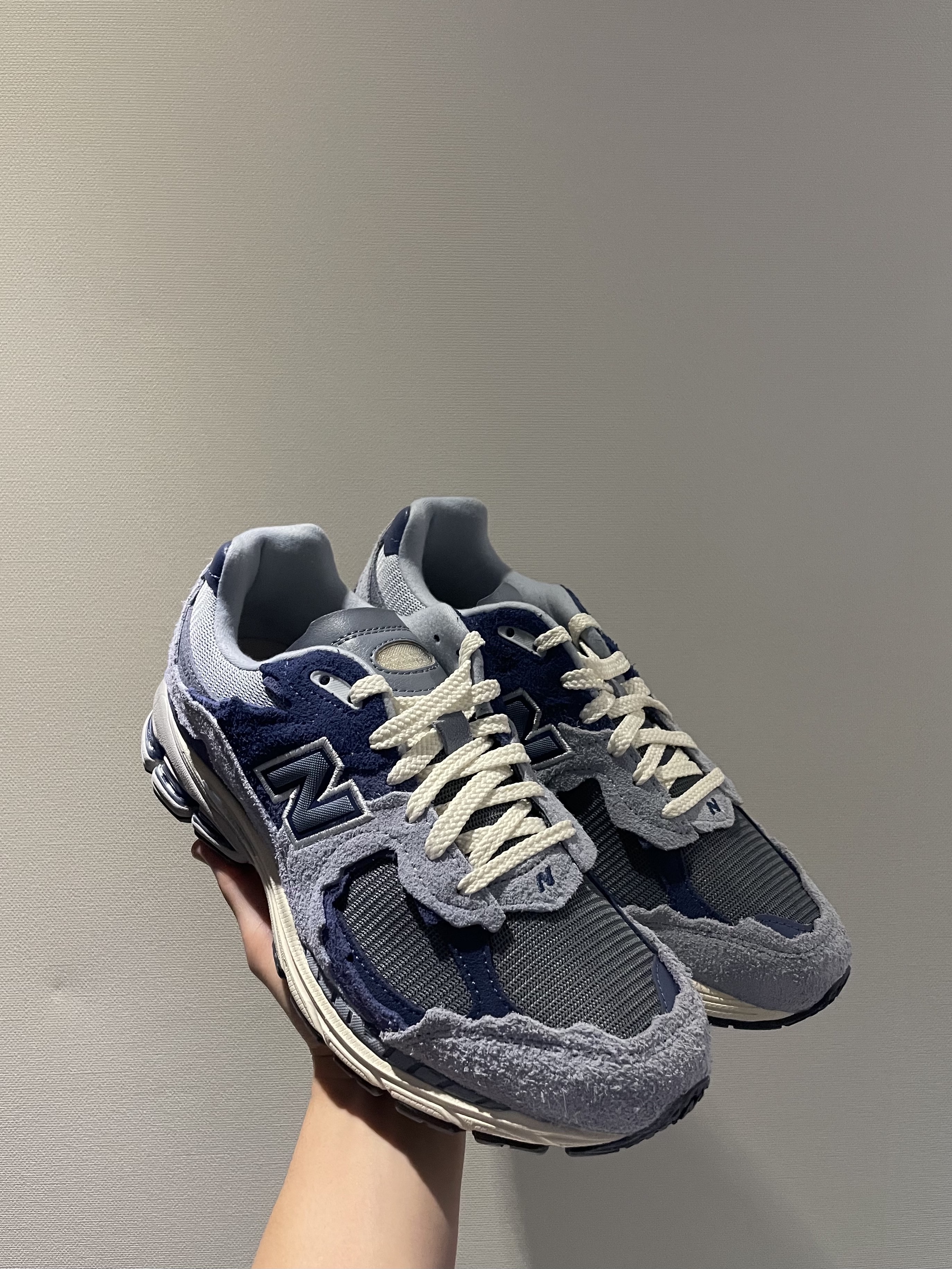 New Balance 2002R Protection Pack Purple 착용 스타일 - 2