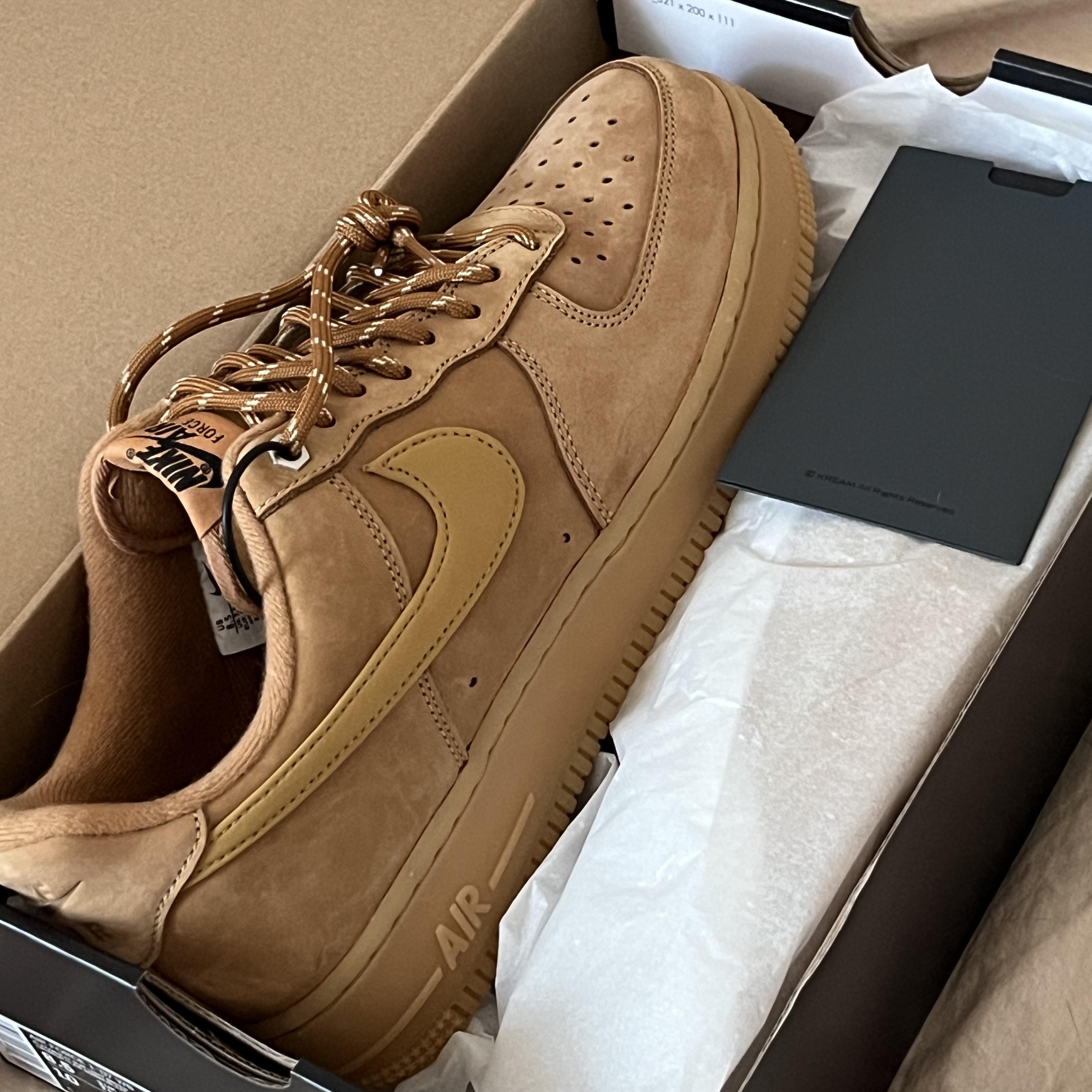 Nike Air Force 1 '07 WB Flax 착용 스타일
