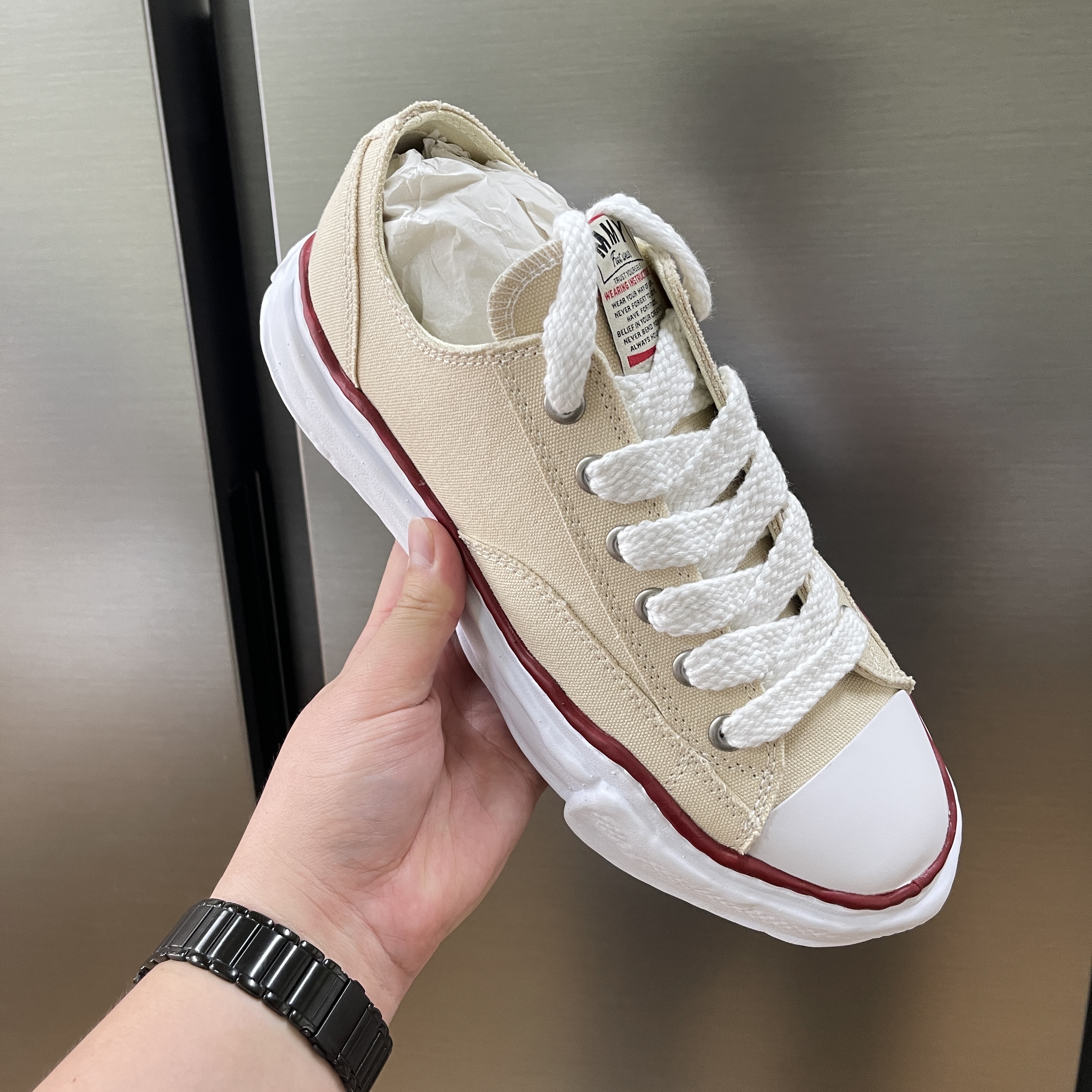 Maison Mihara Yasuhiro Peterson OG Sole Canvas Low-top Sneakers Natural 착용 스타일 - 3